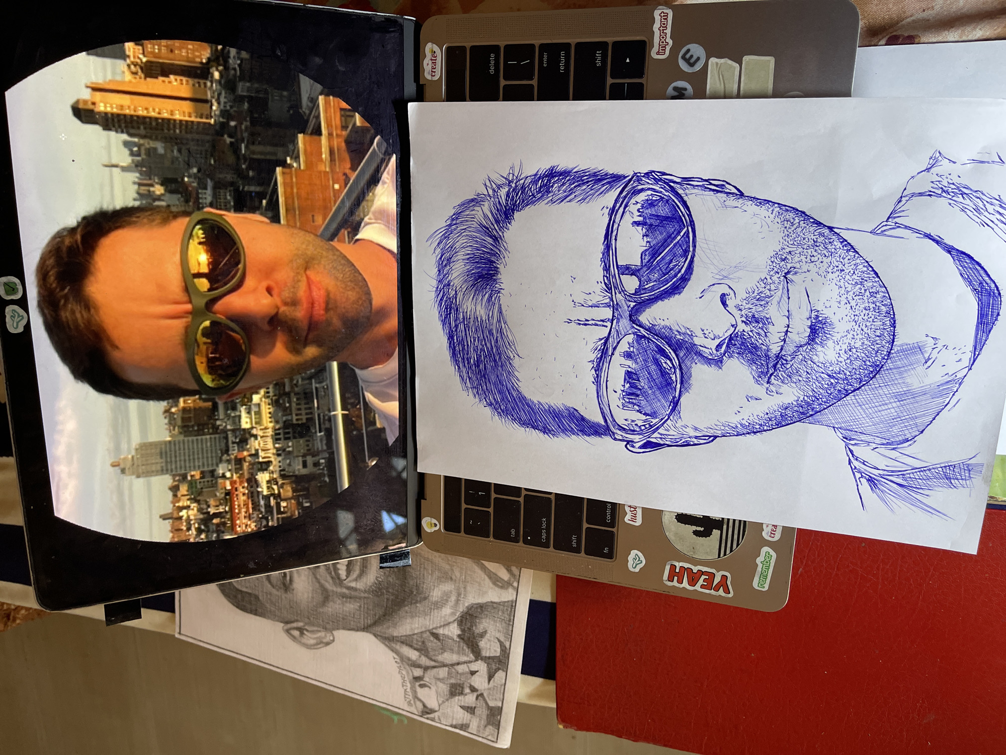 Artist draws sunglasses portrait with cityscape reflections in Jos