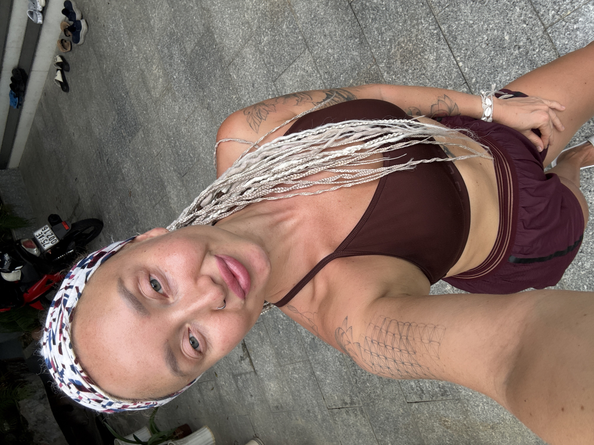 Selfies and street cats in Nha Trang