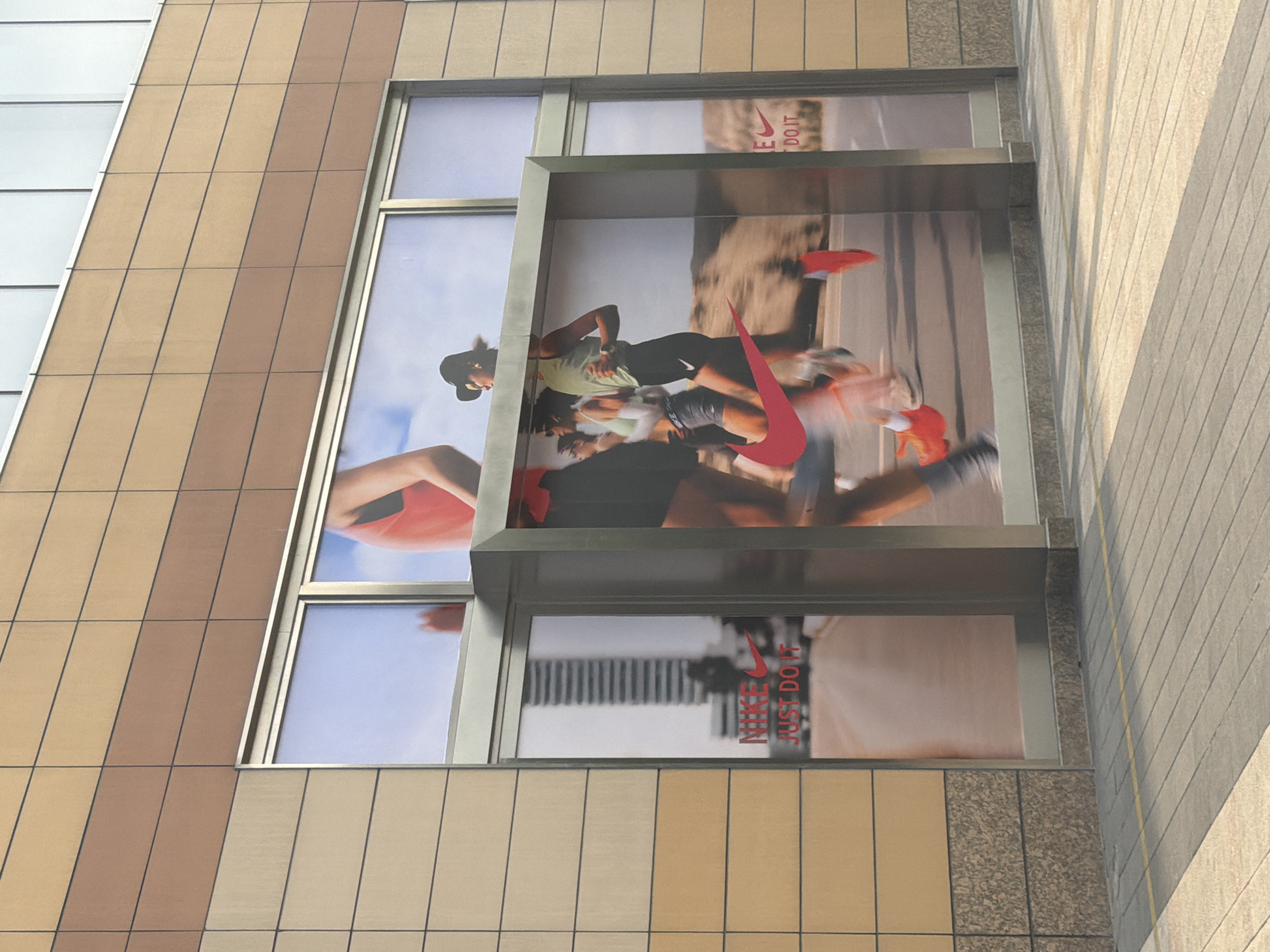 Morning shopping mall visit documented in Yuhuatai District