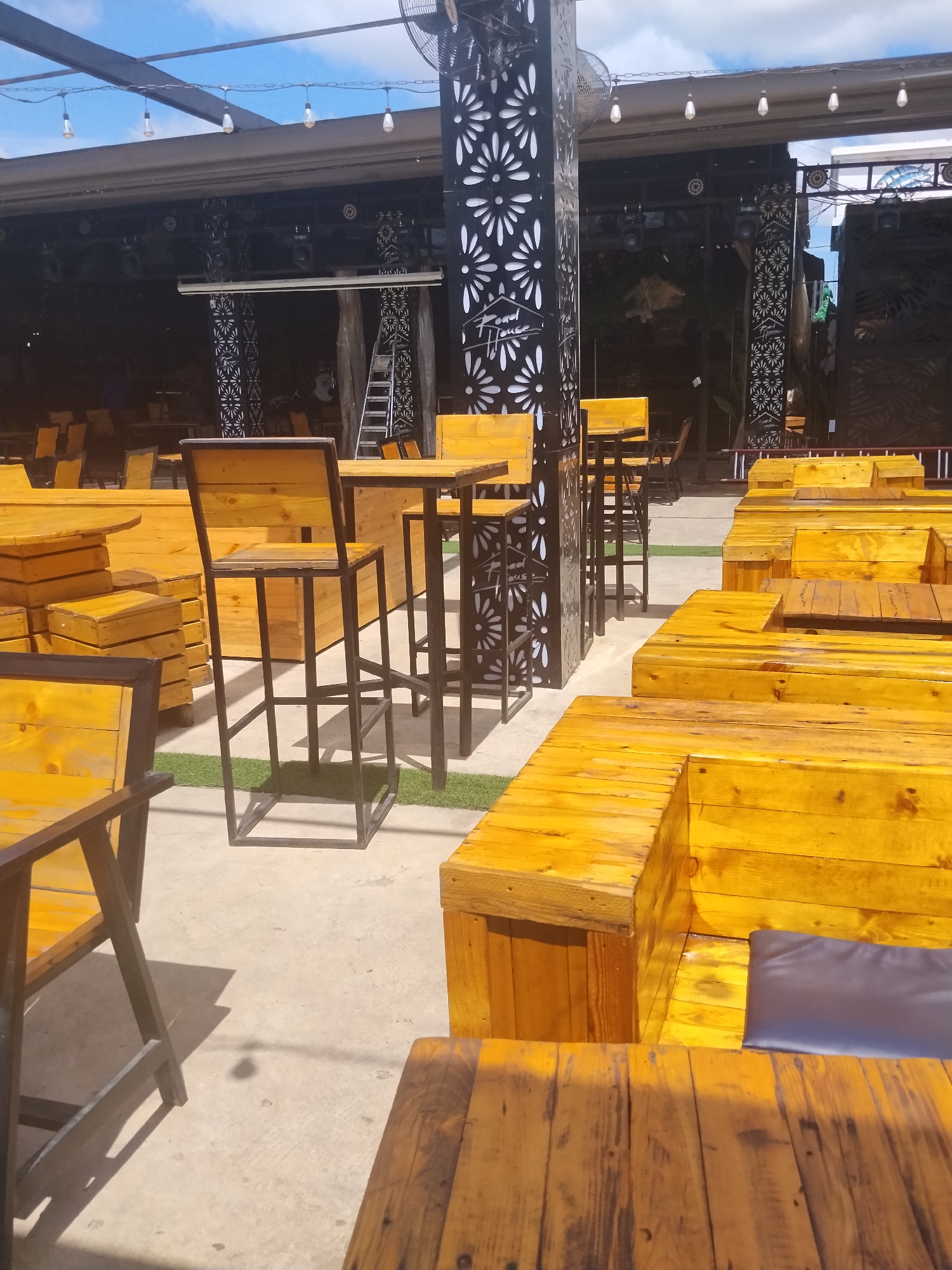 Afternoon documentation of Food House restaurant in Howayi, Nigeria