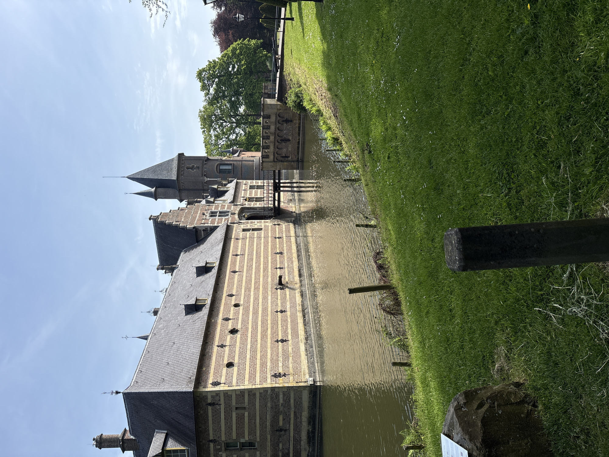 Historic moated castle documented in Heeswijk-Dinther, Netherlands
