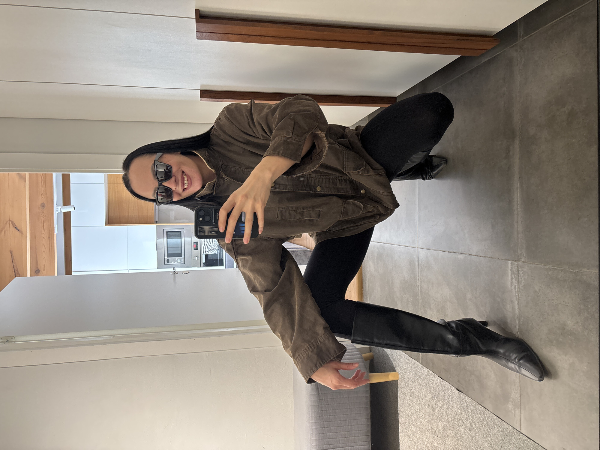 Woman documents morning routine through selfies in Chaikovsky, Russia