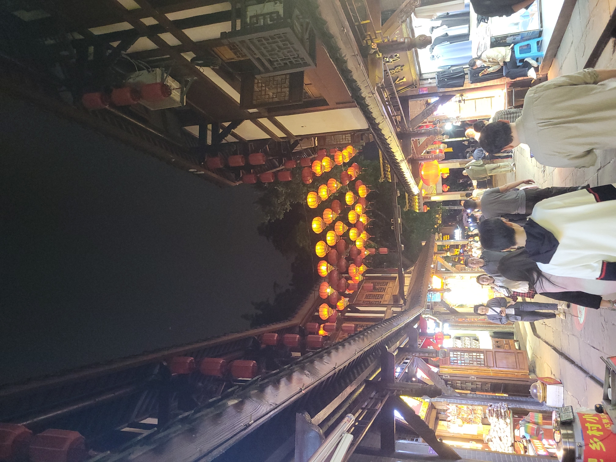 Evening street life documented in Chongqing's Shapingba District