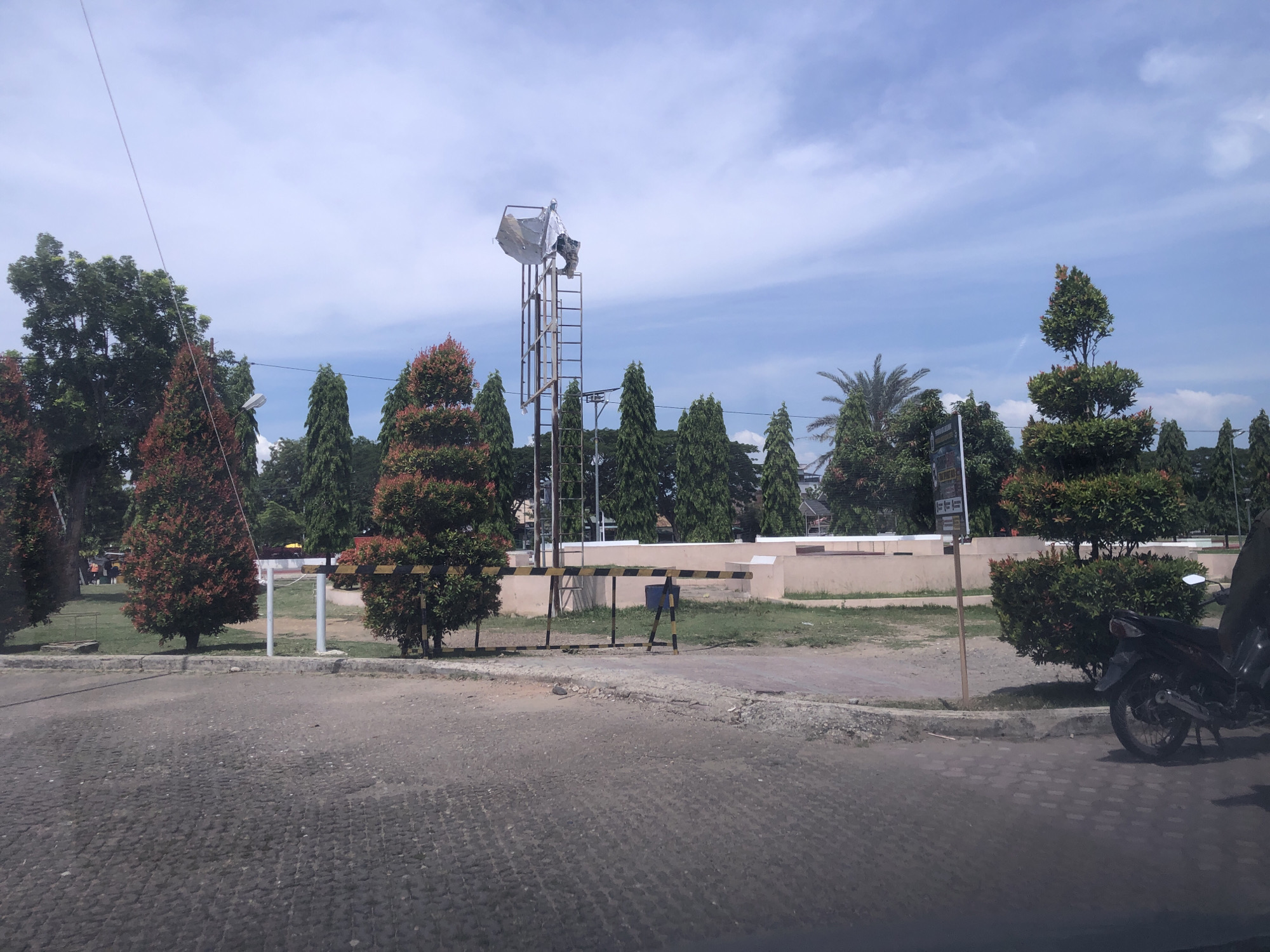 Morning scenes documented around Baiturrahman Grand Mosque in Lhokseumawe