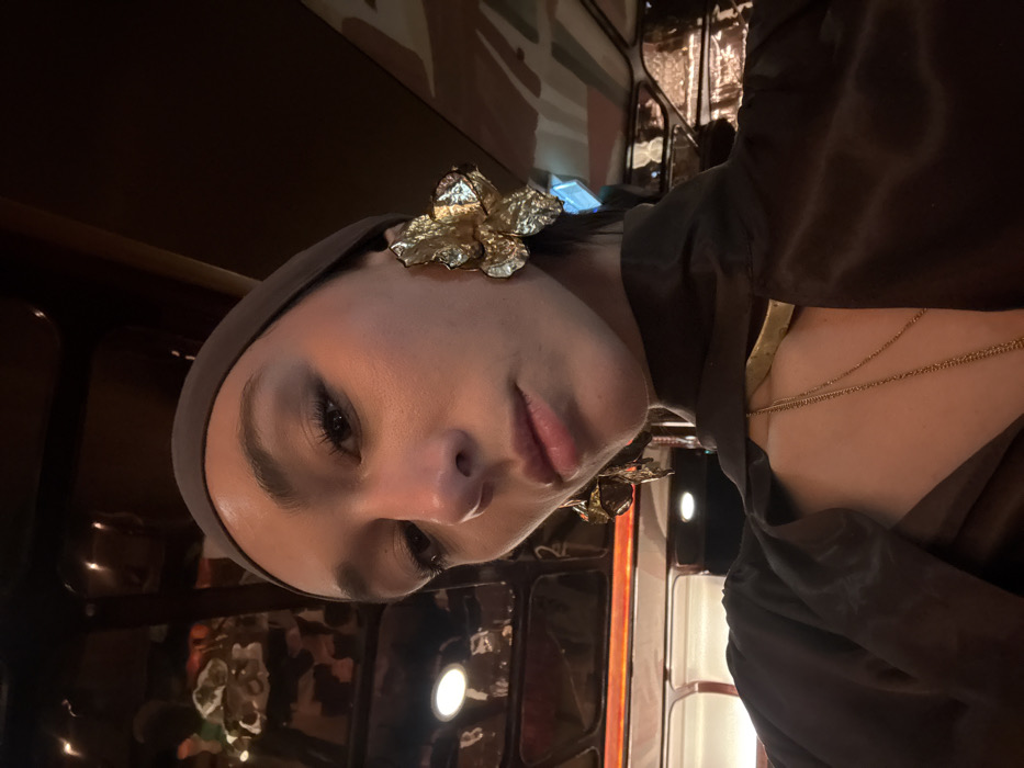 Couple enjoys dinner date at upscale Parisian restaurant