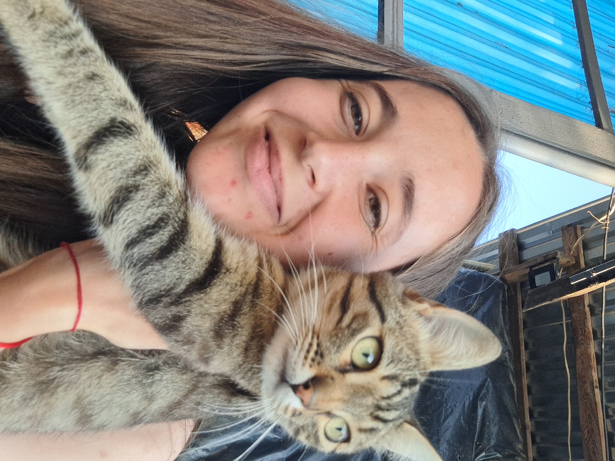 Afternoon hang in Vypasne — cats, flowers, selfies