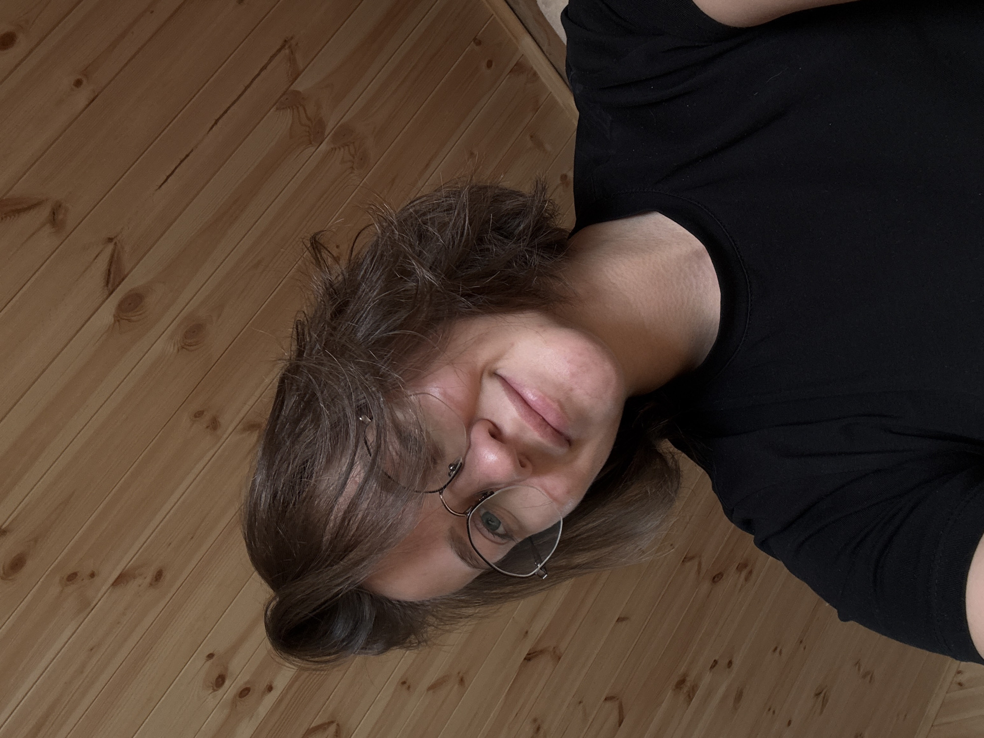 Woman documents daily life with selfies, garden photos in Lenino