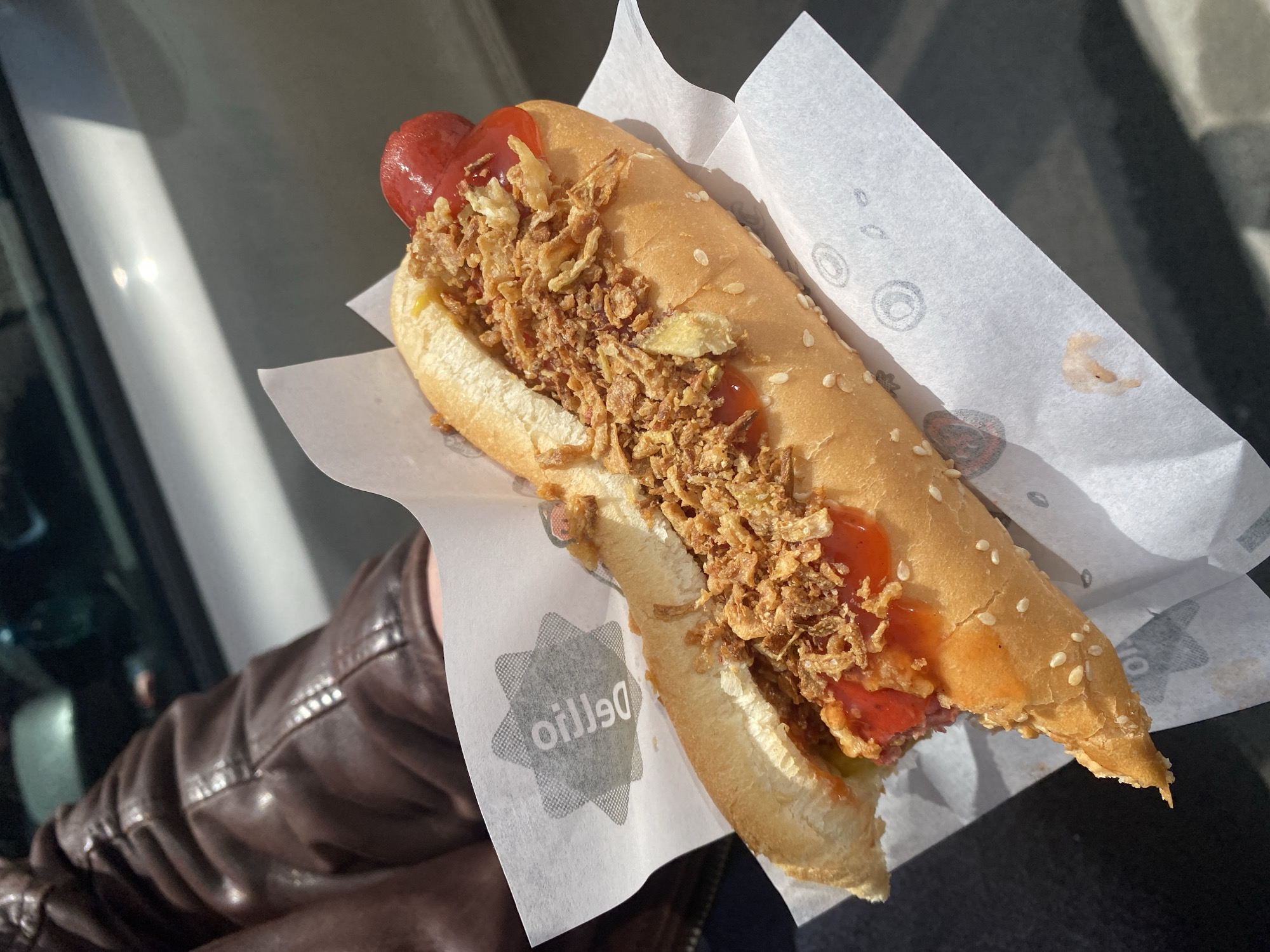 Hot dog meal documented at Russian location Sunday morning