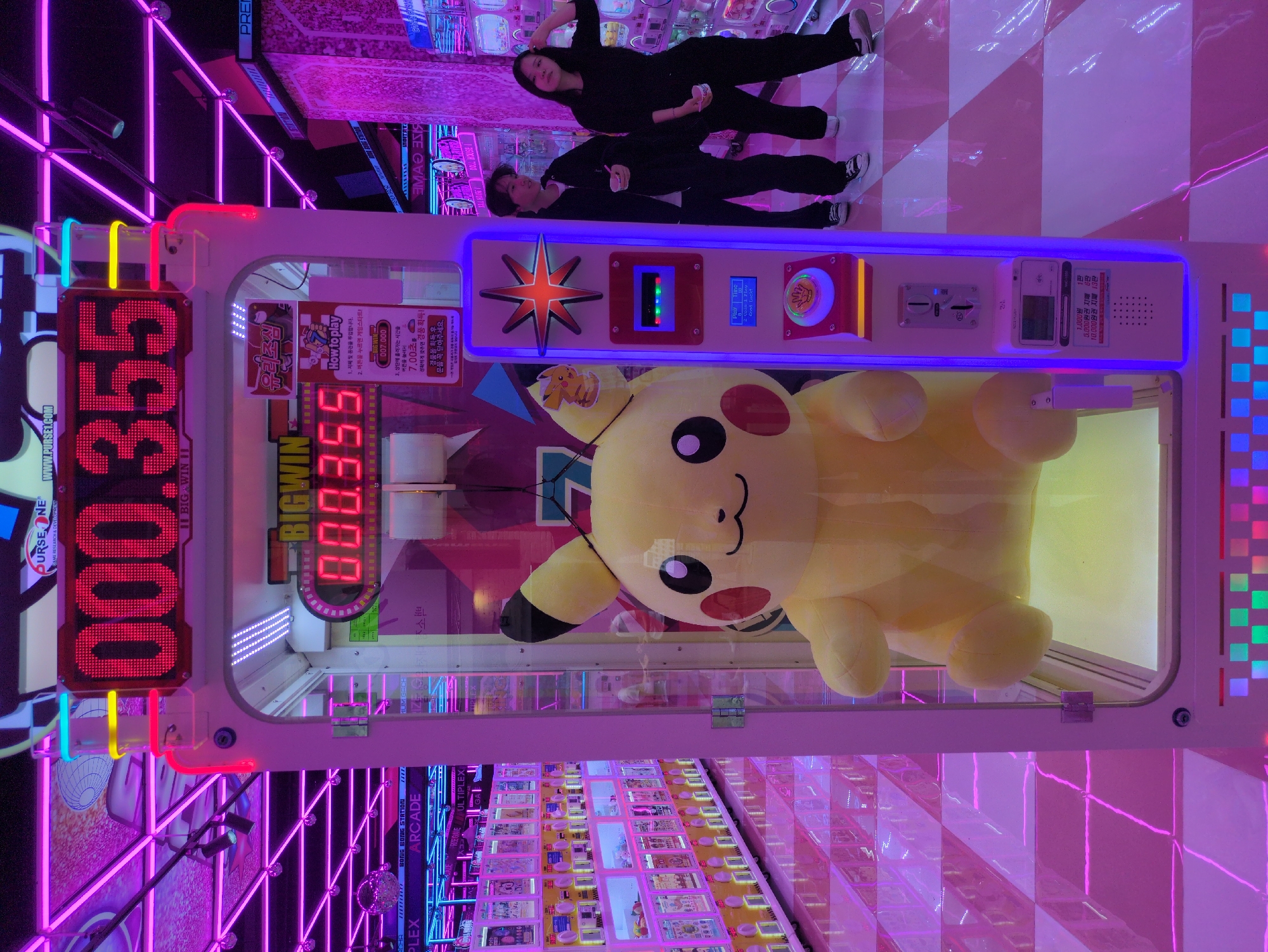 Late-night arcade and restaurant scenes documented in Daejeon