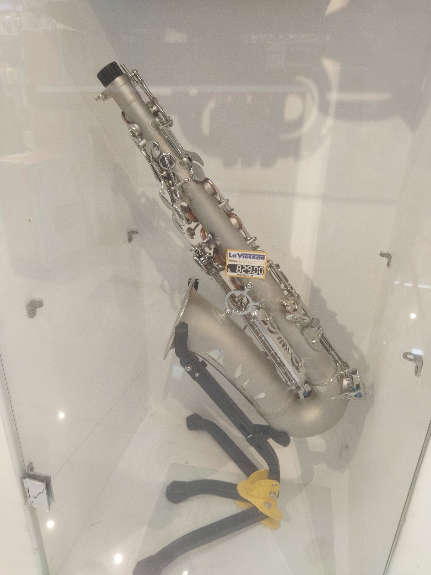 Music store displays instruments, collectibles in Quito