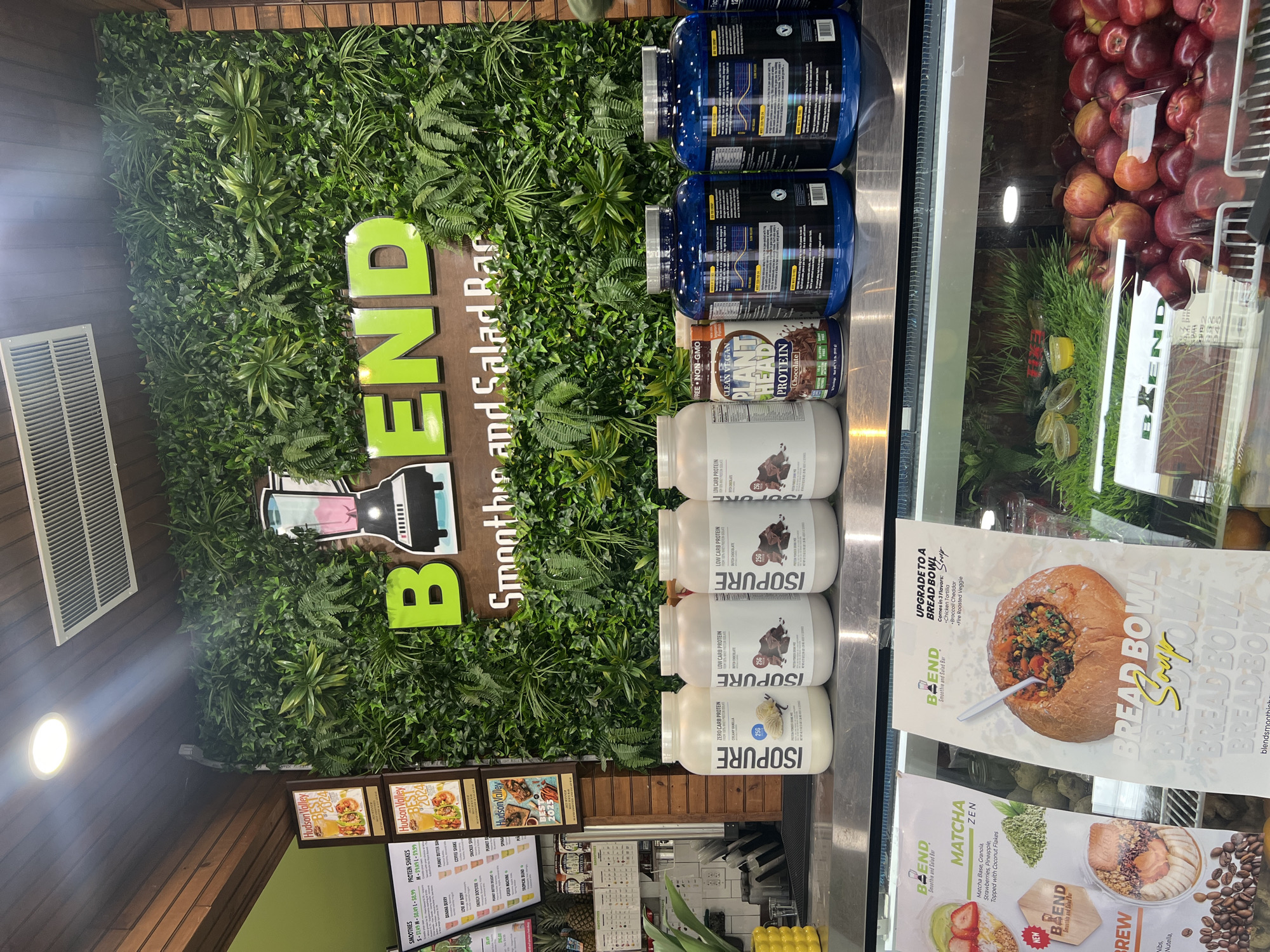 Evening smoothie bar activity captured in New Windsor area