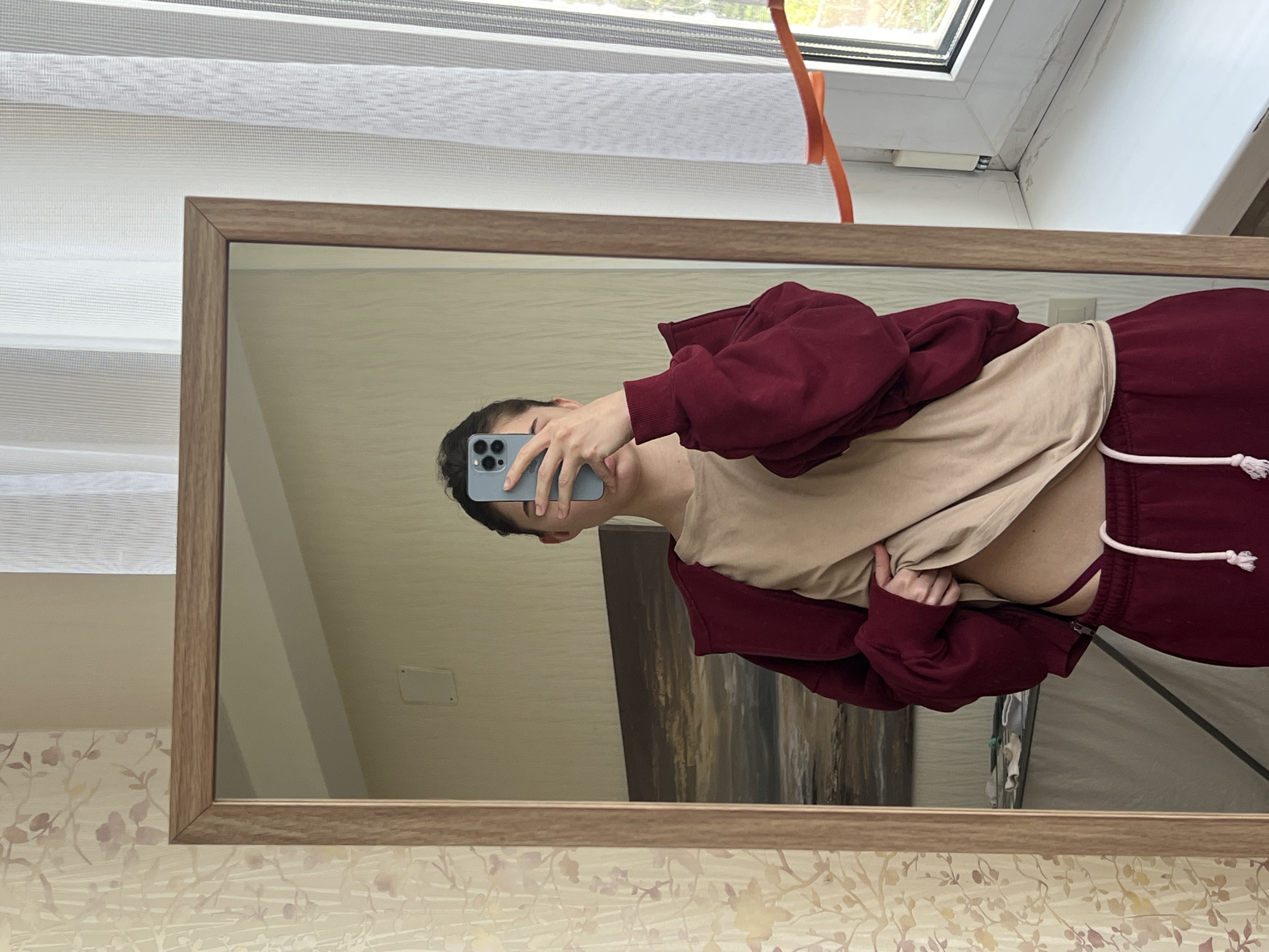Person takes rotated mirror selfie in Saint Petersburg