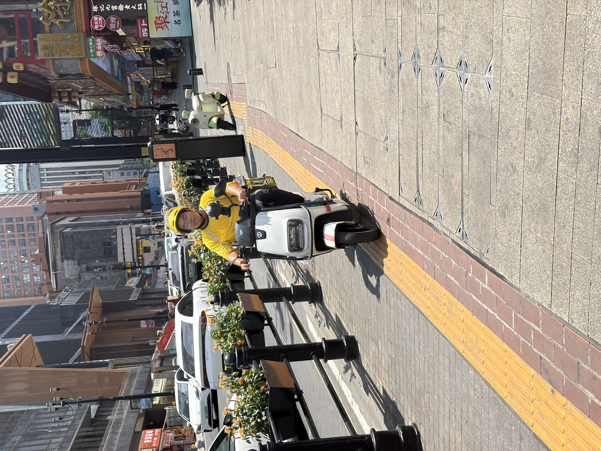 Sunny morning foot traffic in Yuzhong District, Chongqing