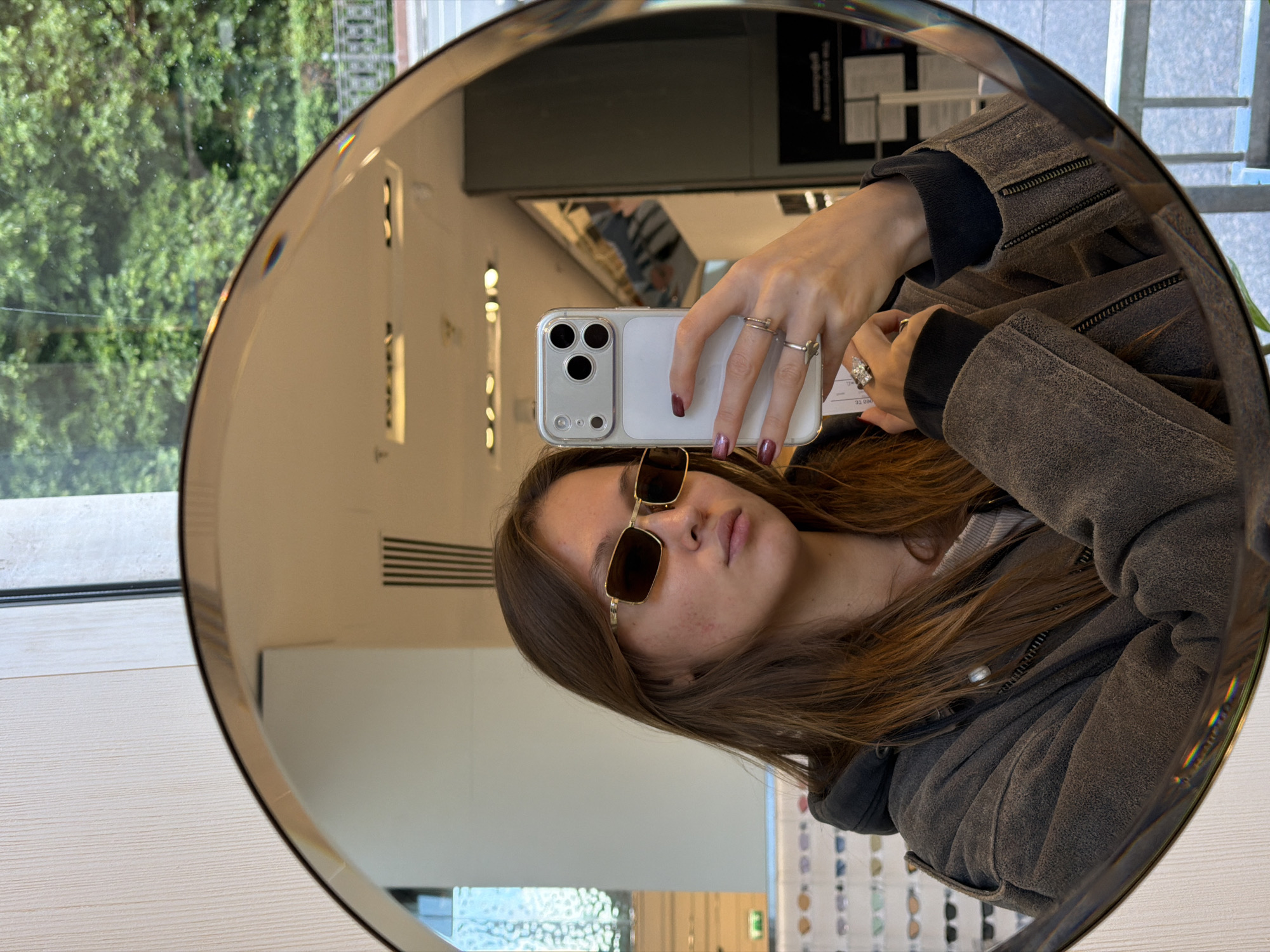 Woman takes multiple mirror selfies during Moscow shopping trip