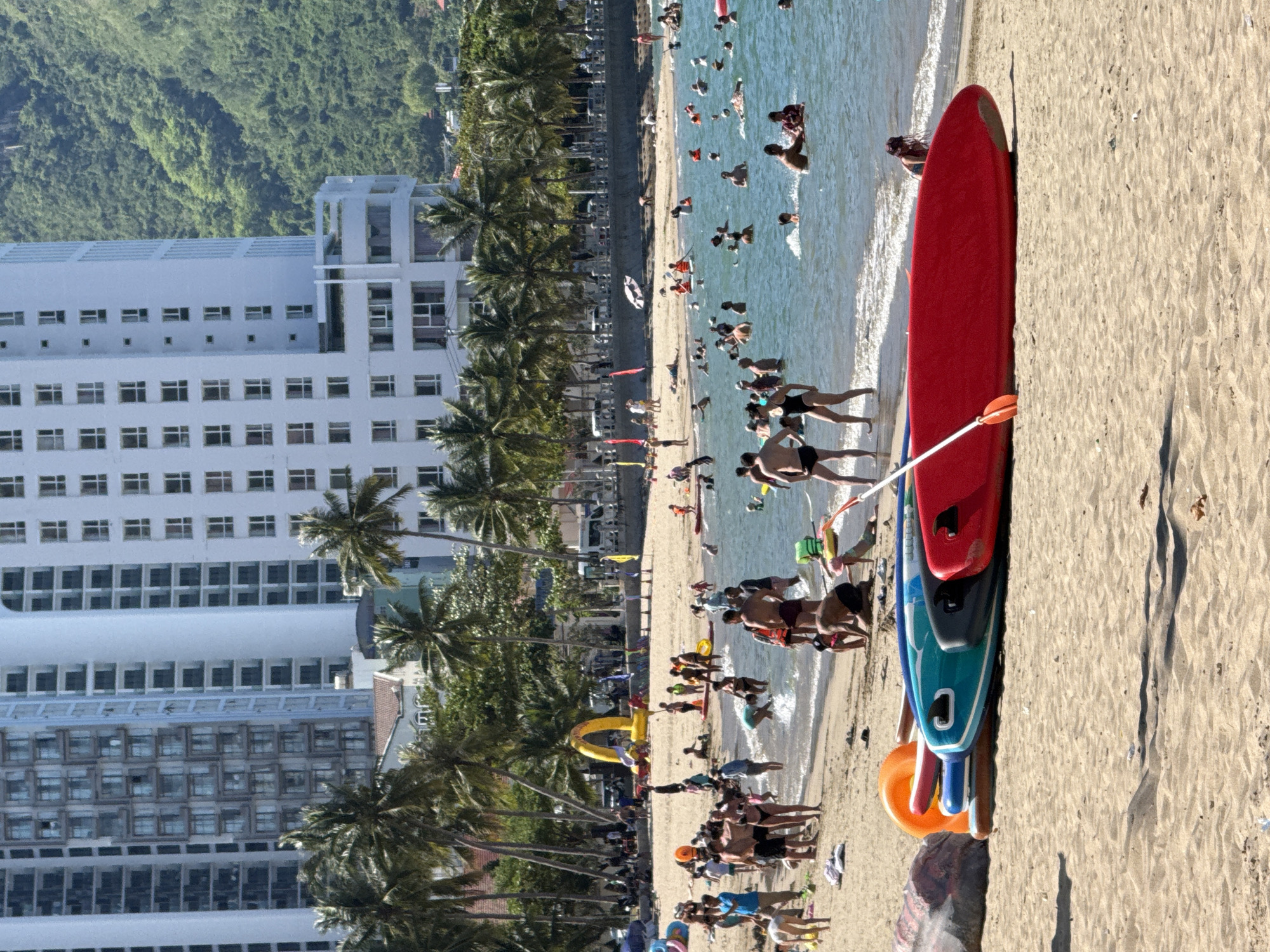 A morning along Nha Trang's beachfront and city streets