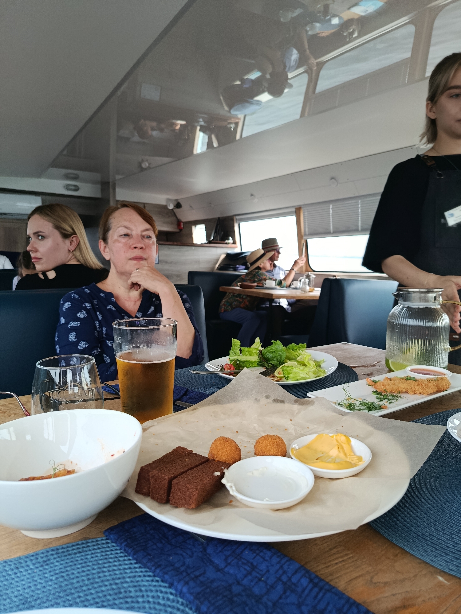 Lunch and river views on the Volga in Saratov