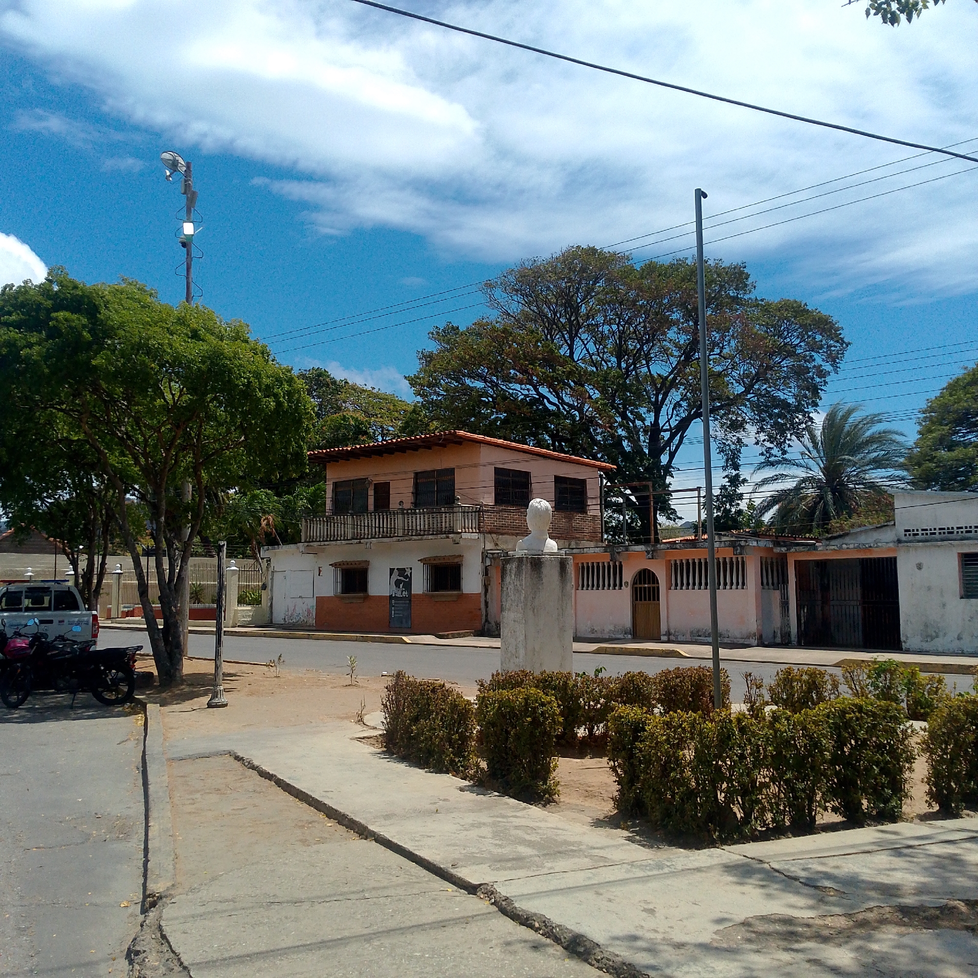 Street life documented in Altagracia, Venezuela
