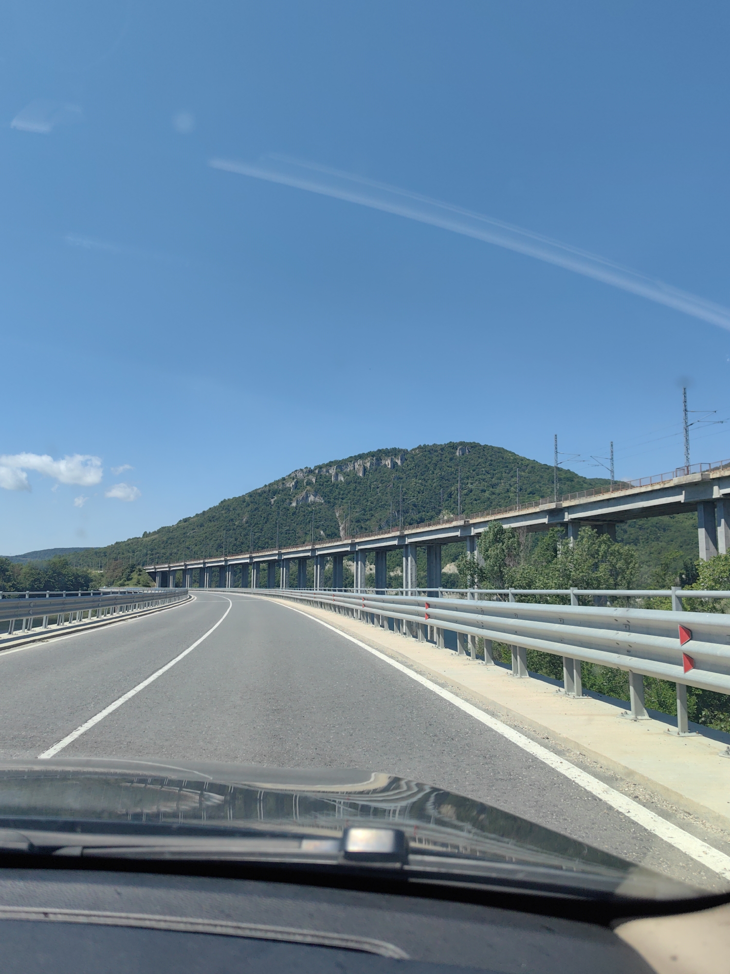 Morning highway travel documented near Asparuhovo viaduct