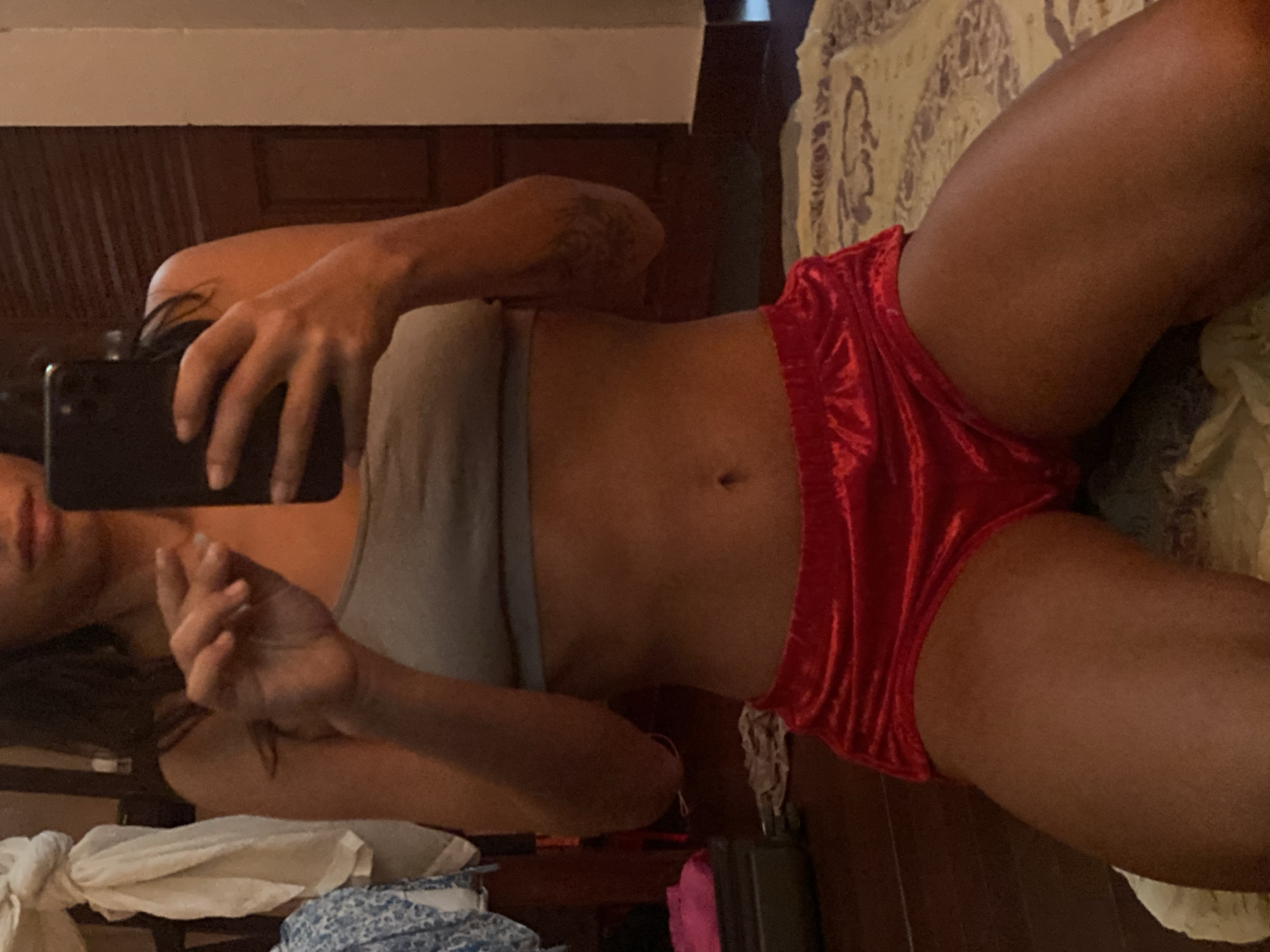 Morning selfie session in a Koh Phangan bedroom