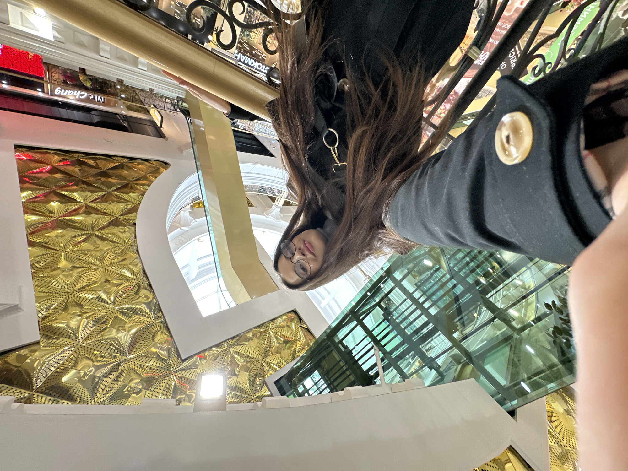 Morning scenes captured at Yekaterinburg shopping center April 22