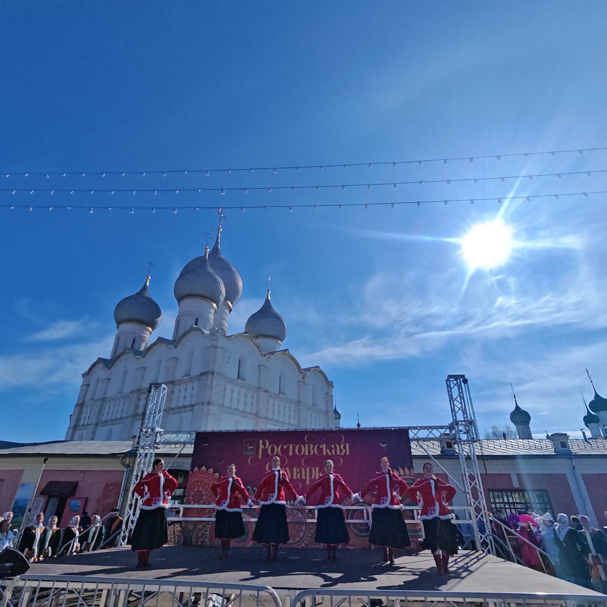 Outdoor performance with string lights observed in Novo-Nikol'skoe, Russia