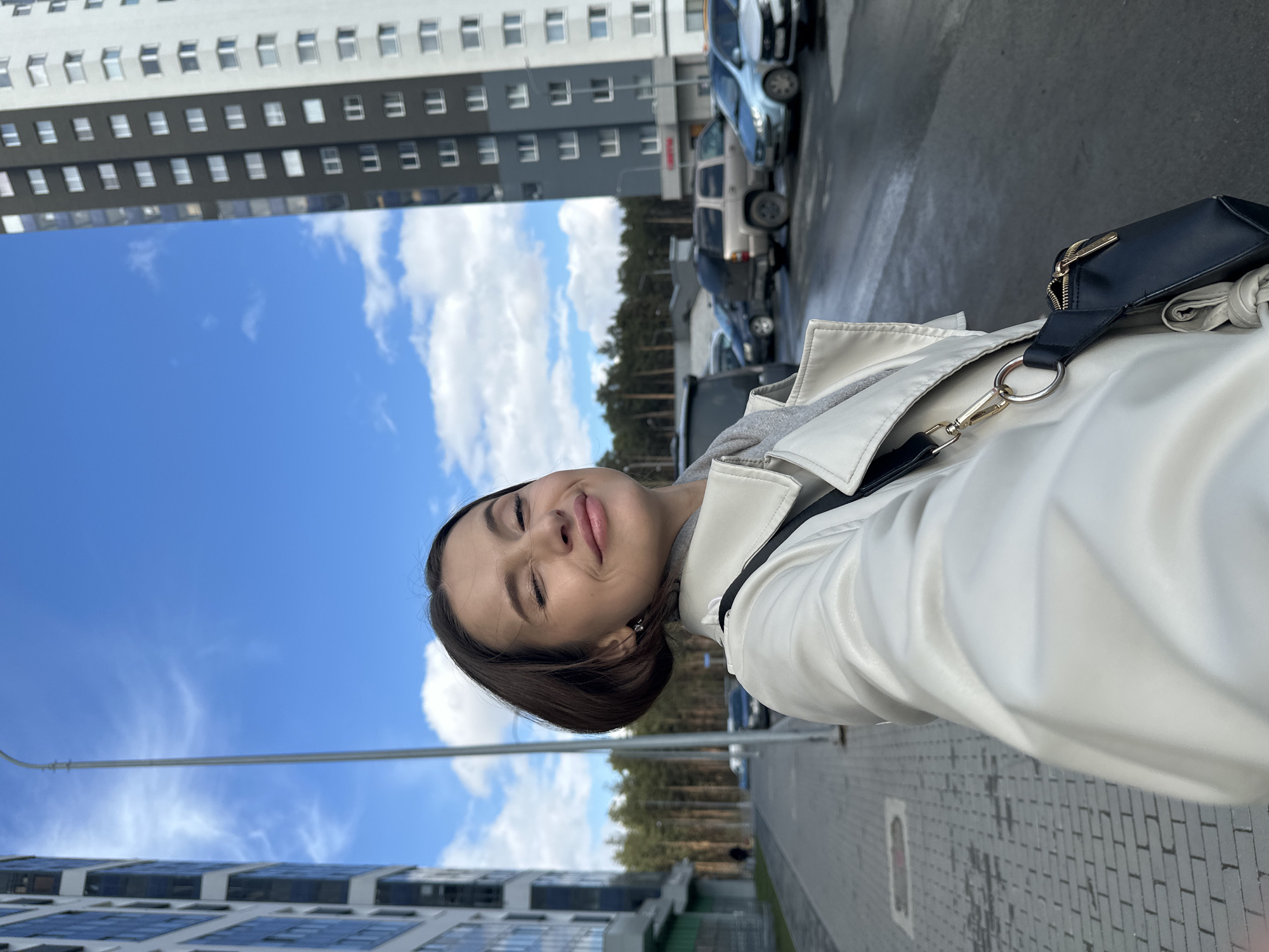 Woman captures everyday moments during brief outing in Yekaterinburg