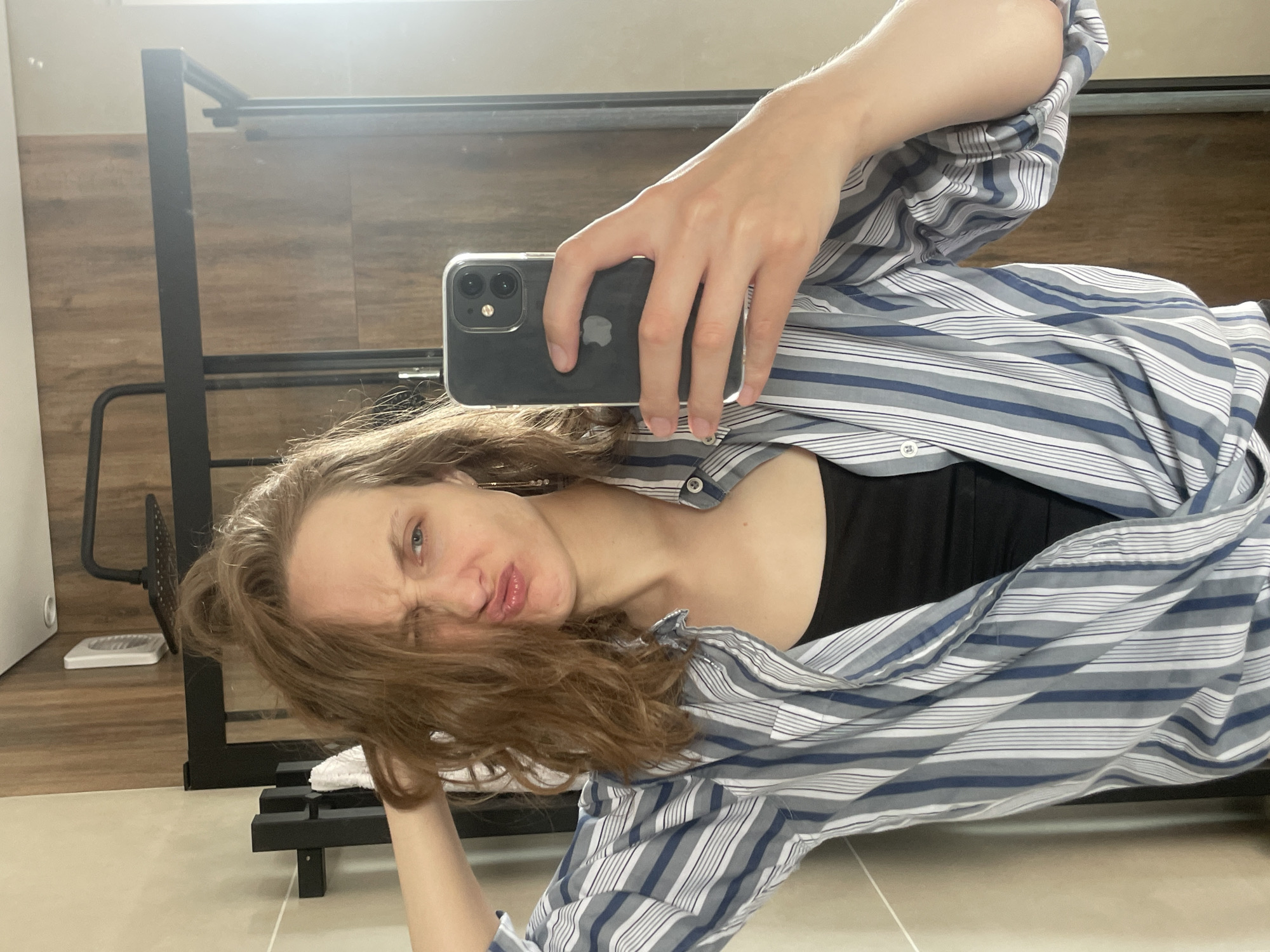 Early morning selfie session documented in Подшивалово, Russia