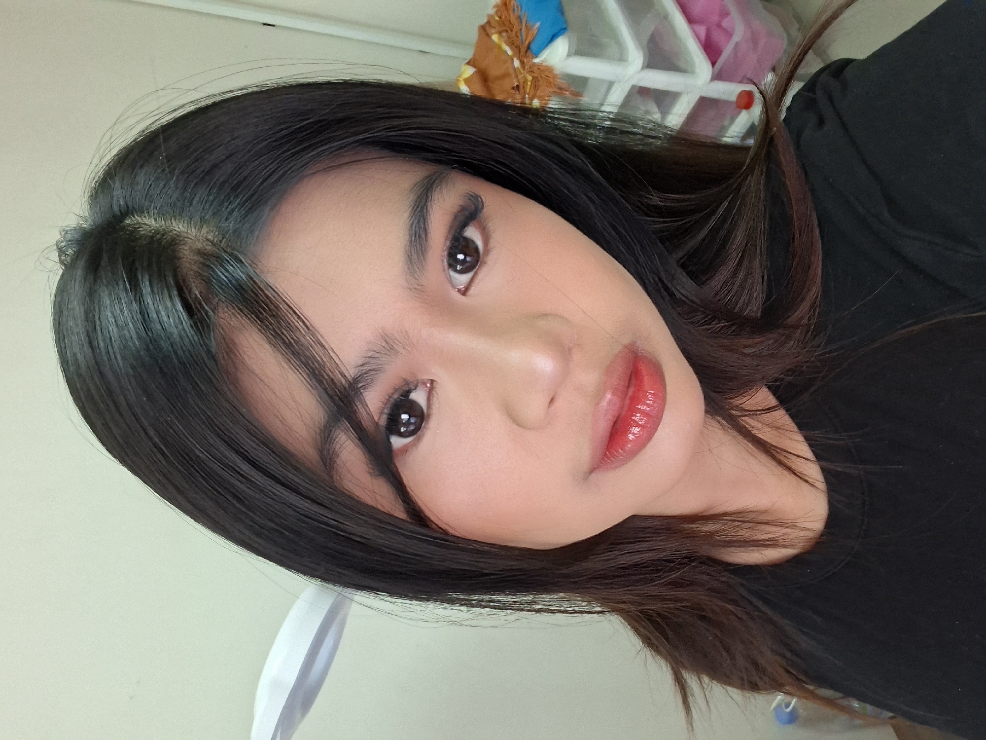 Indoor selfie session in Kuta with consistent styling and poses