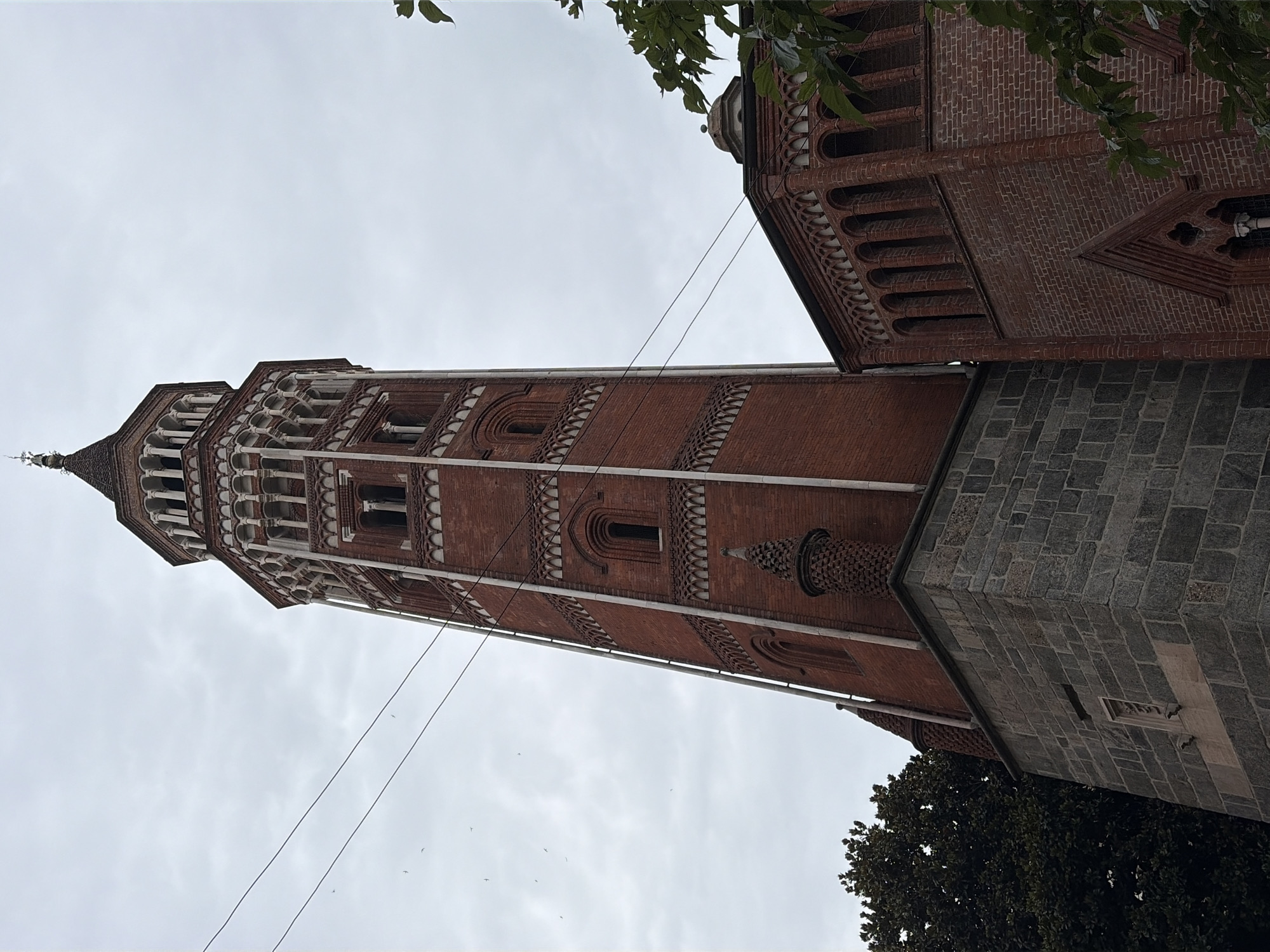 An evening loop through Milan's historic streets and landmarks