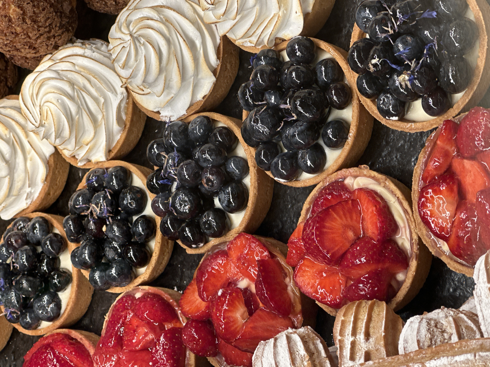 Morning walk through Kaliningrad's streets, pastries and murals en route