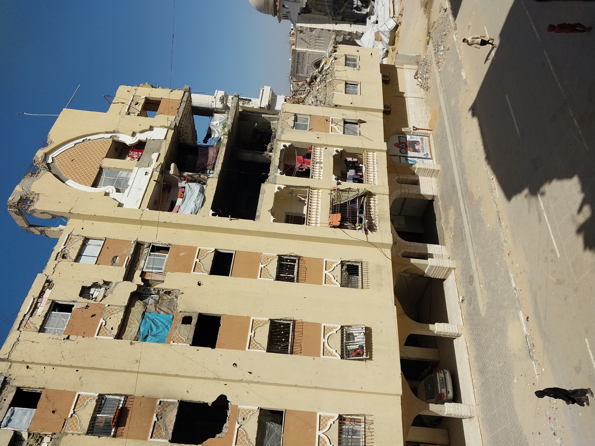 Witnesses Document Widespread Destruction, Displacement in Khan Yunis