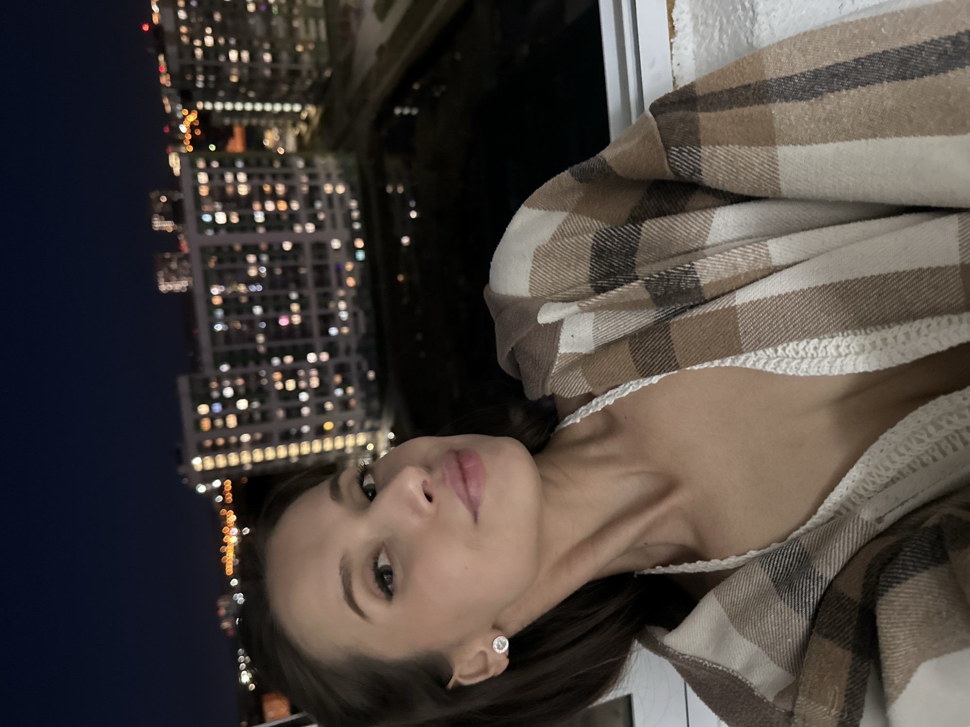 Woman conducts extended selfie session in Yekaterinburg apartment