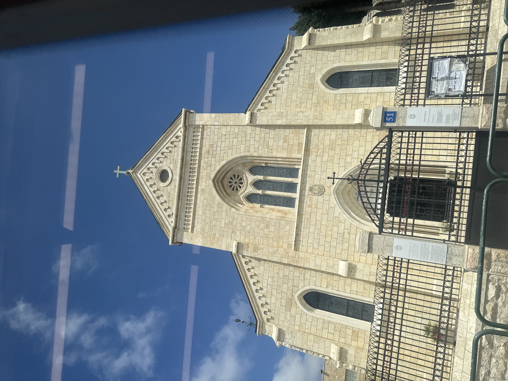 Architectural tour captures Tel Aviv's religious and commercial landmarks