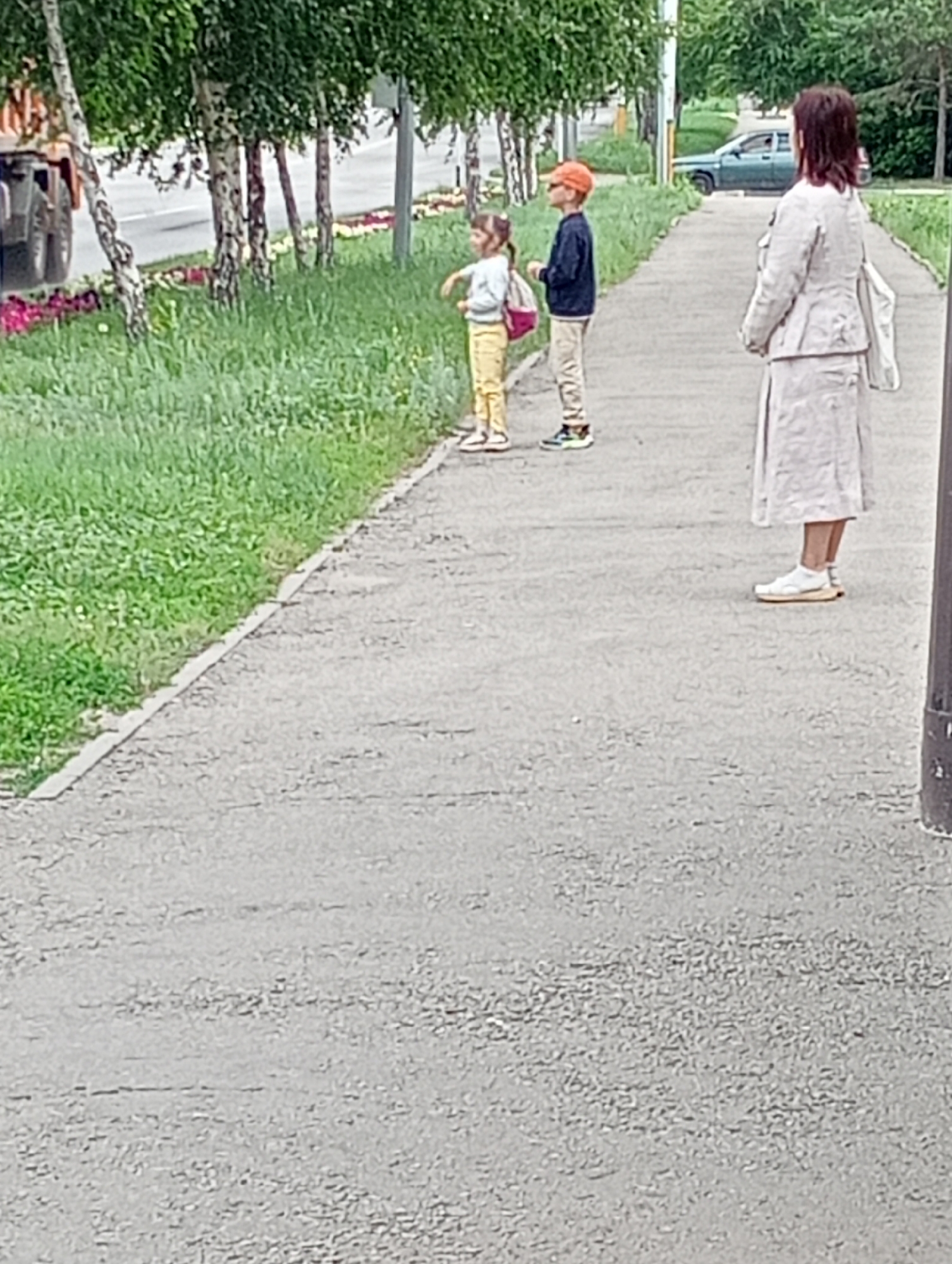 Everyday pedestrian activity along a busy sidewalk