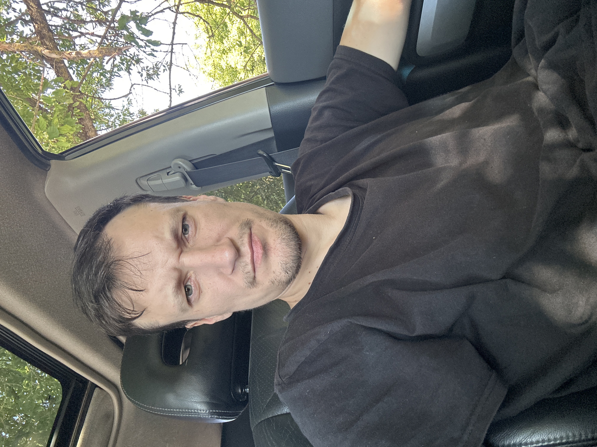 Morning stop by a lake in Makiv, selfies and scenery from inside a car.