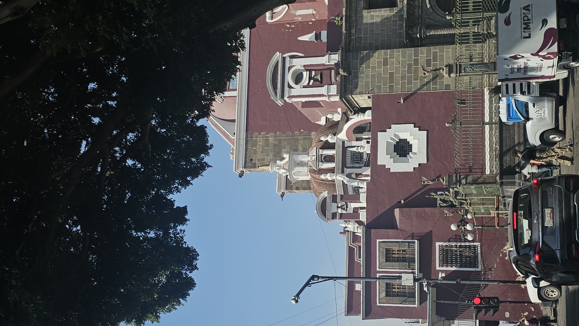Witness documents colonial street scenes in Puebla, Mexico
