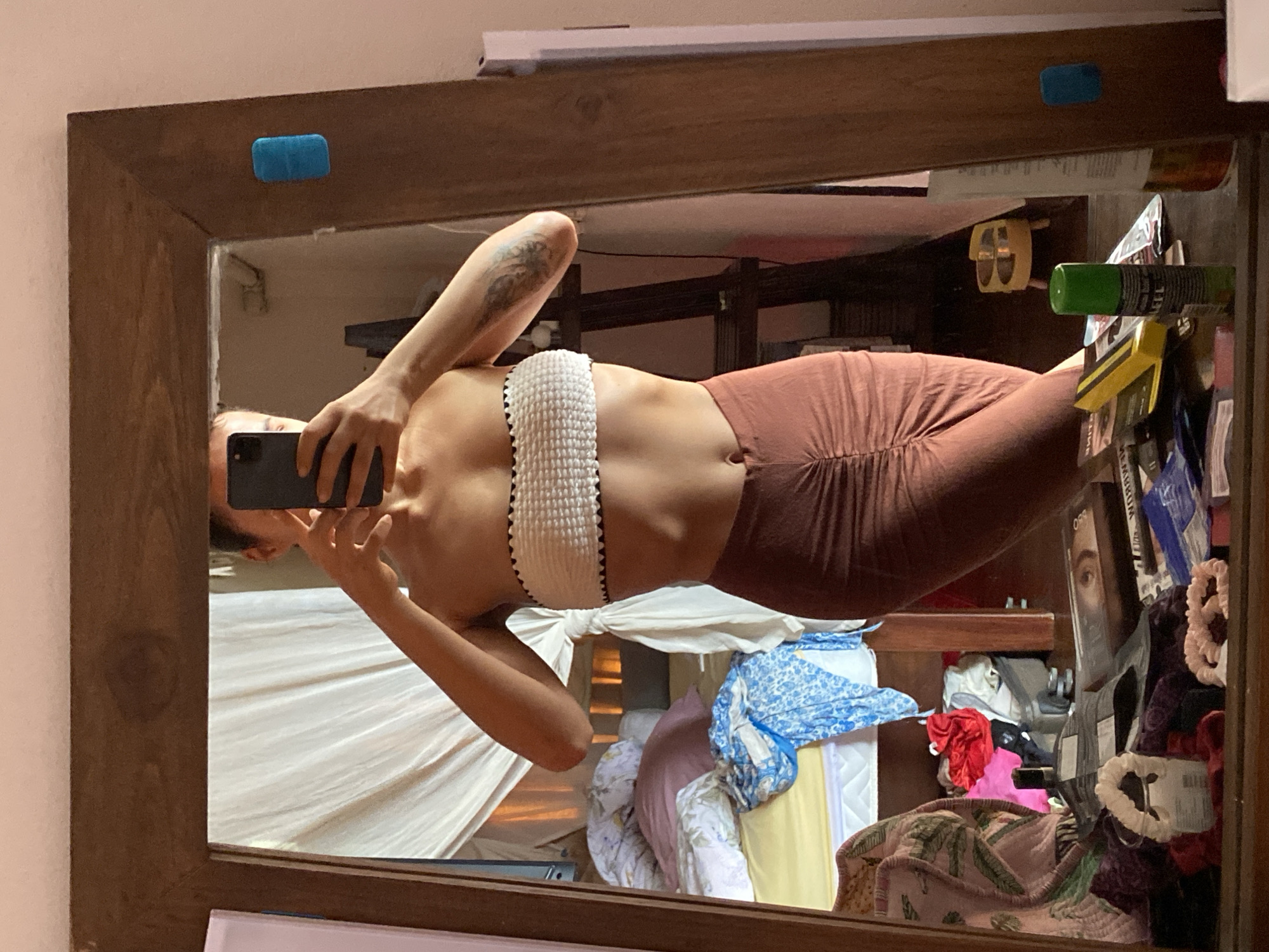 Mirror selfie in a cluttered Koh Phangan bedroom