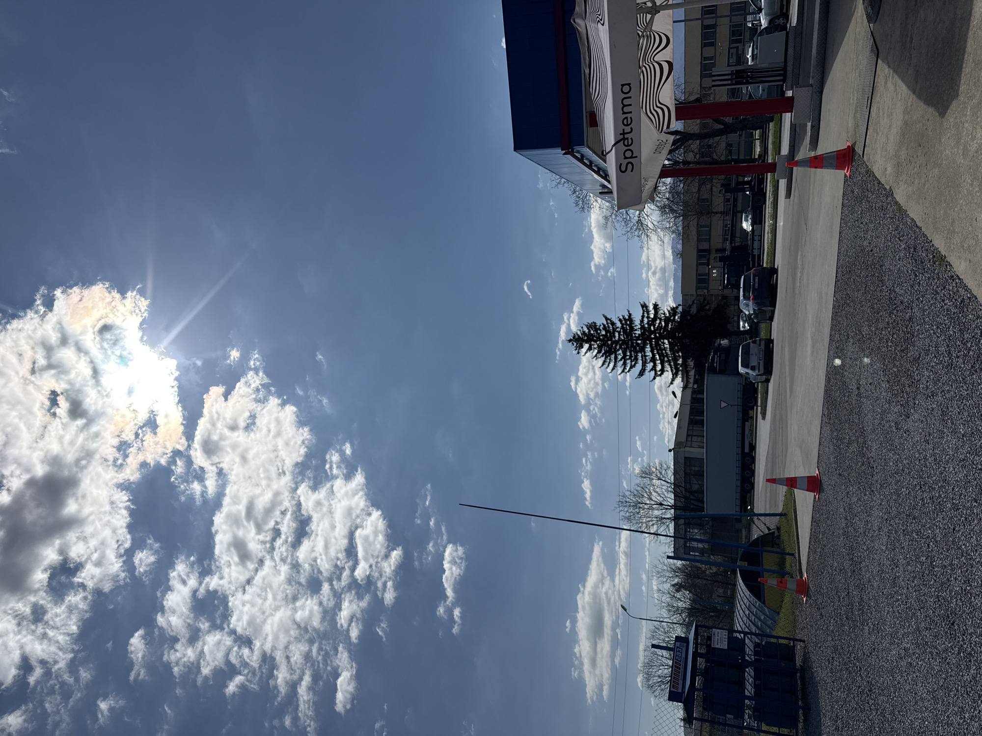 Clear morning skies documented in Berkovitsa, Bulgaria