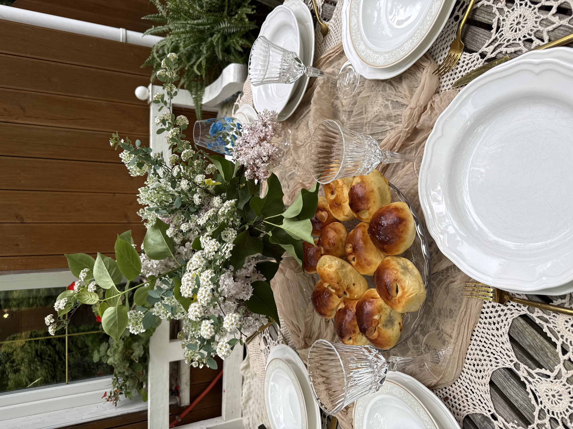 Outdoor dining gathering documented in Sapronovo with grazing horses nearby