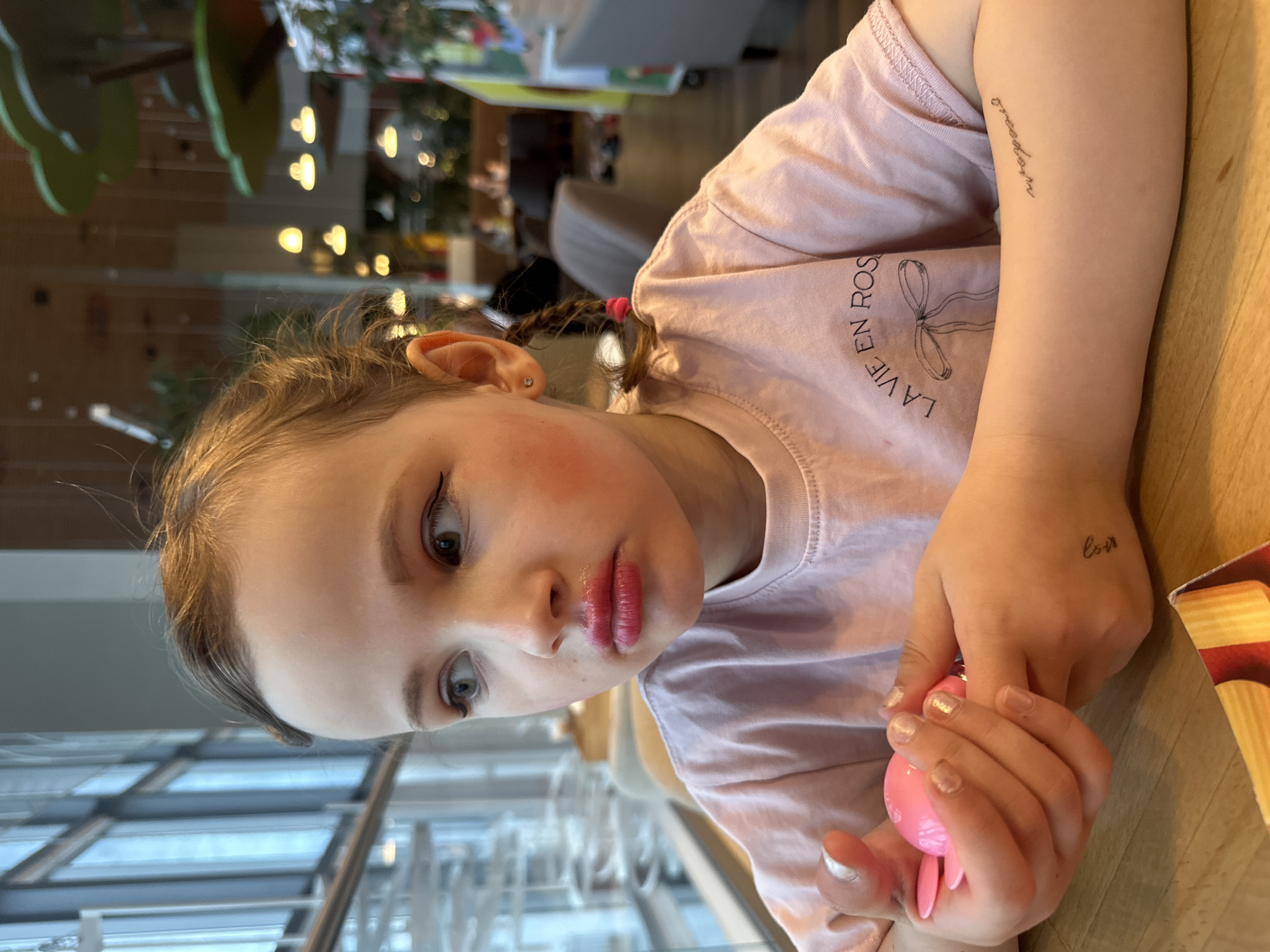 Morning scenes captured in Khabarovsk: child at cafe, riverboat
