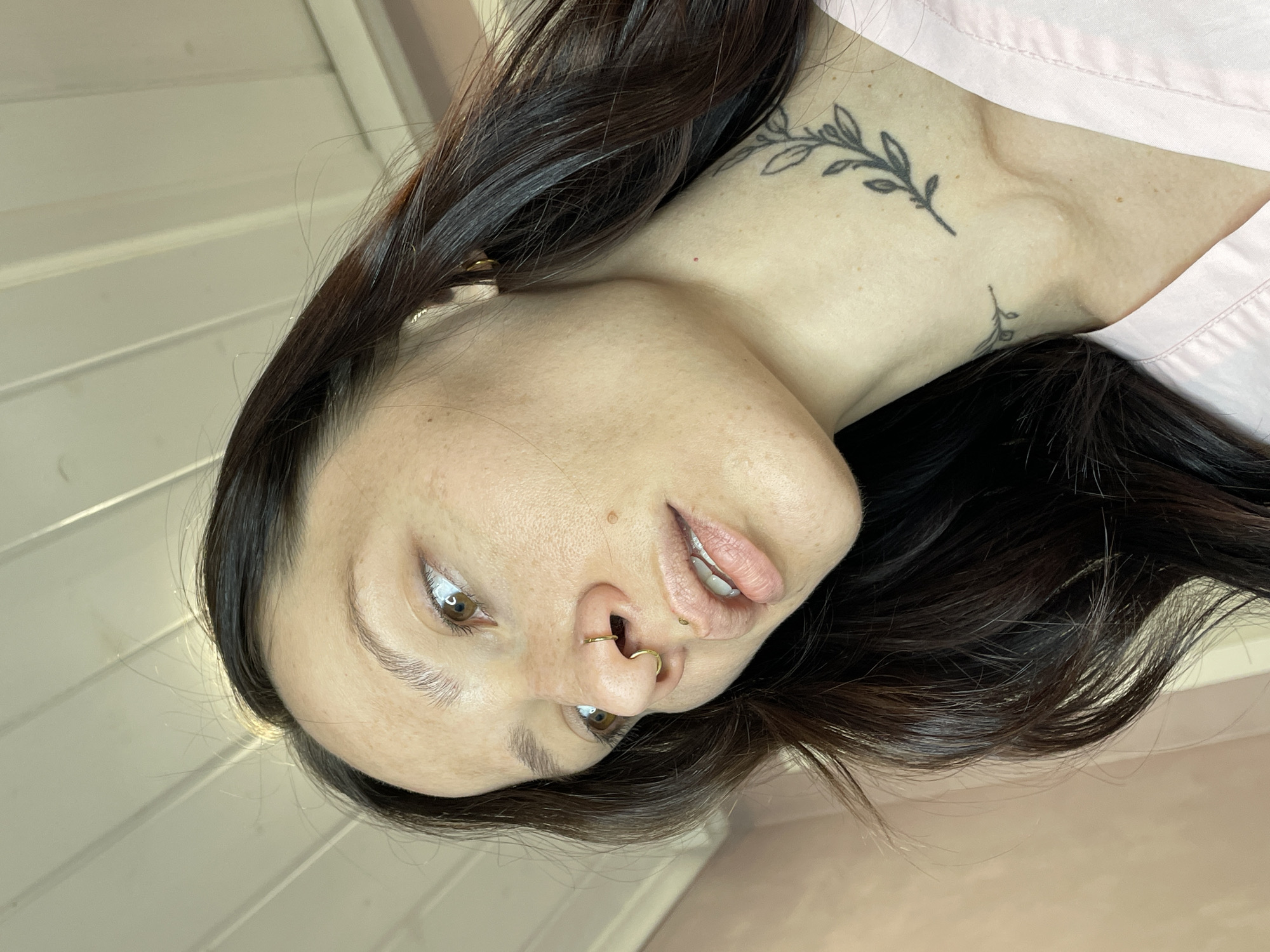 Woman photographed with distinctive tattoo and jewelry in Izhevsk