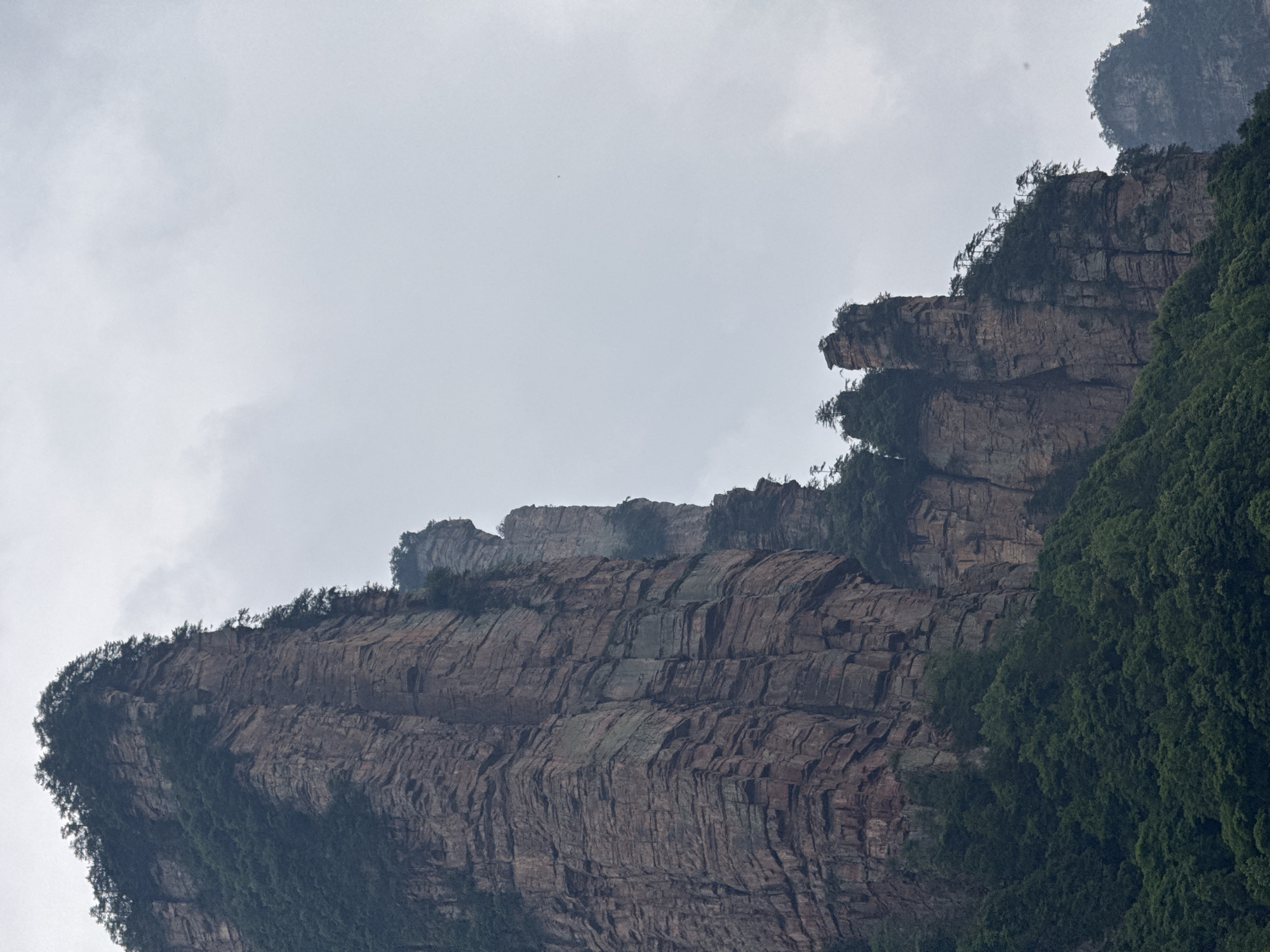 Tourist documents cable car ride through misty Zhonghu mountains