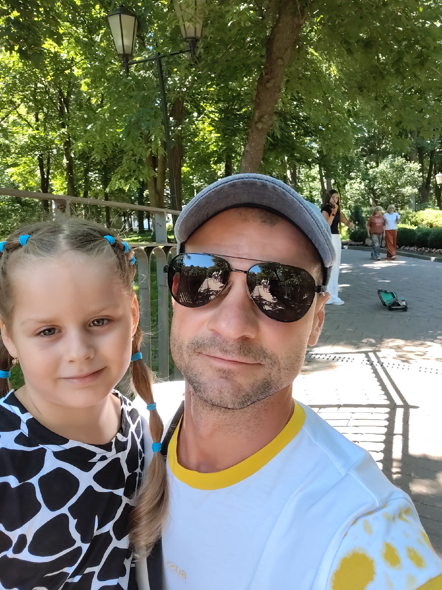 A laid-back summer morning at a Homyel park and fairground.