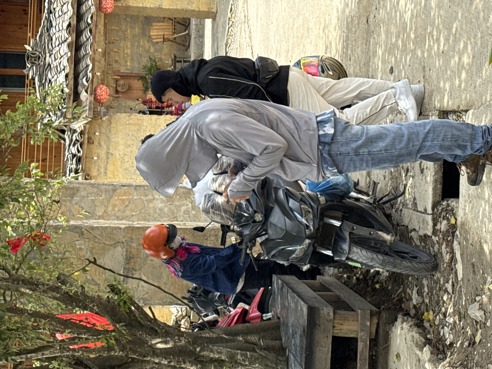 Early Morning Tourist Activity Recorded in Northern Vietnam Border Commune