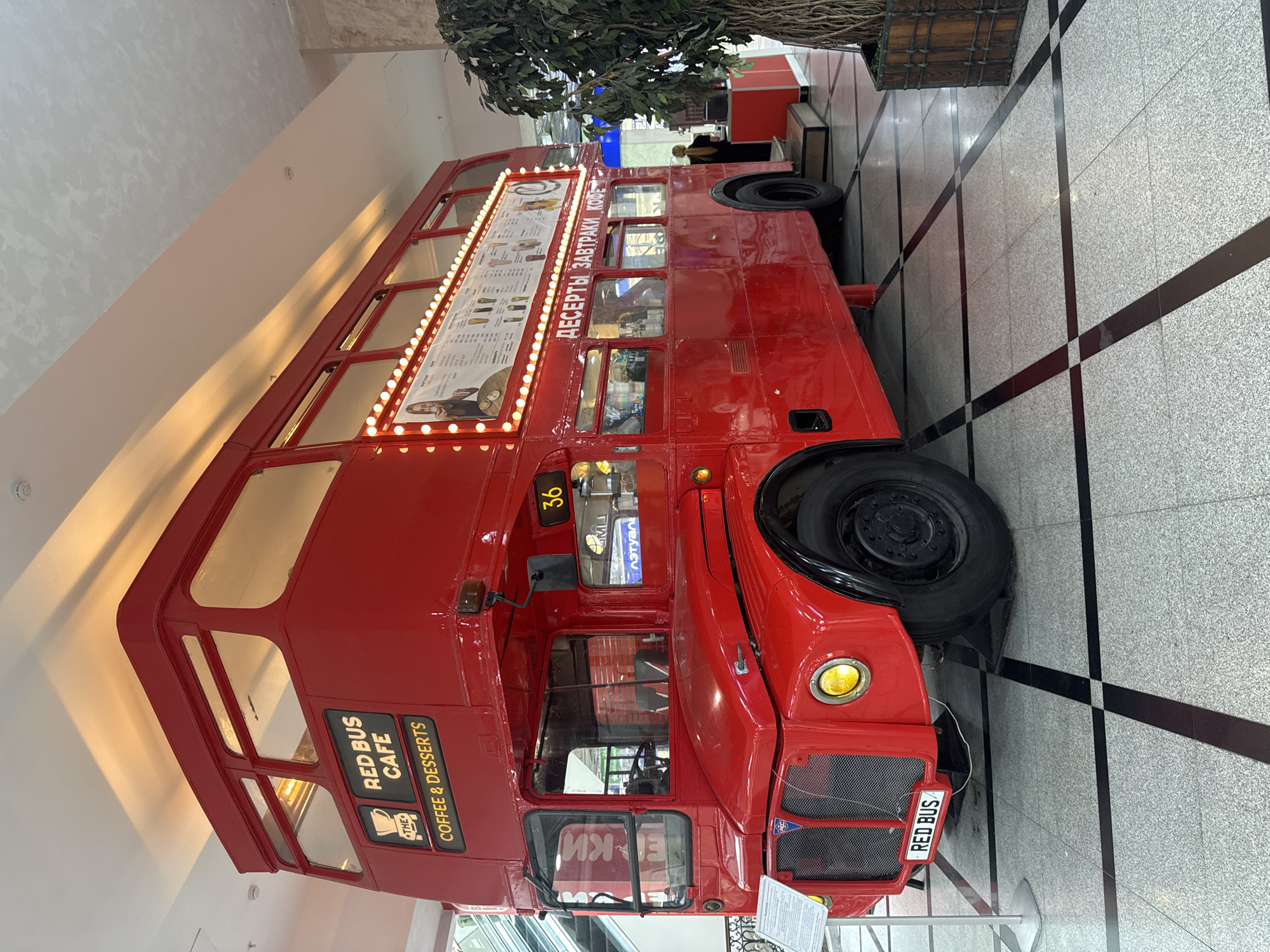 Browsing a Yekaterinburg mall complex near Geologicheskaya metro