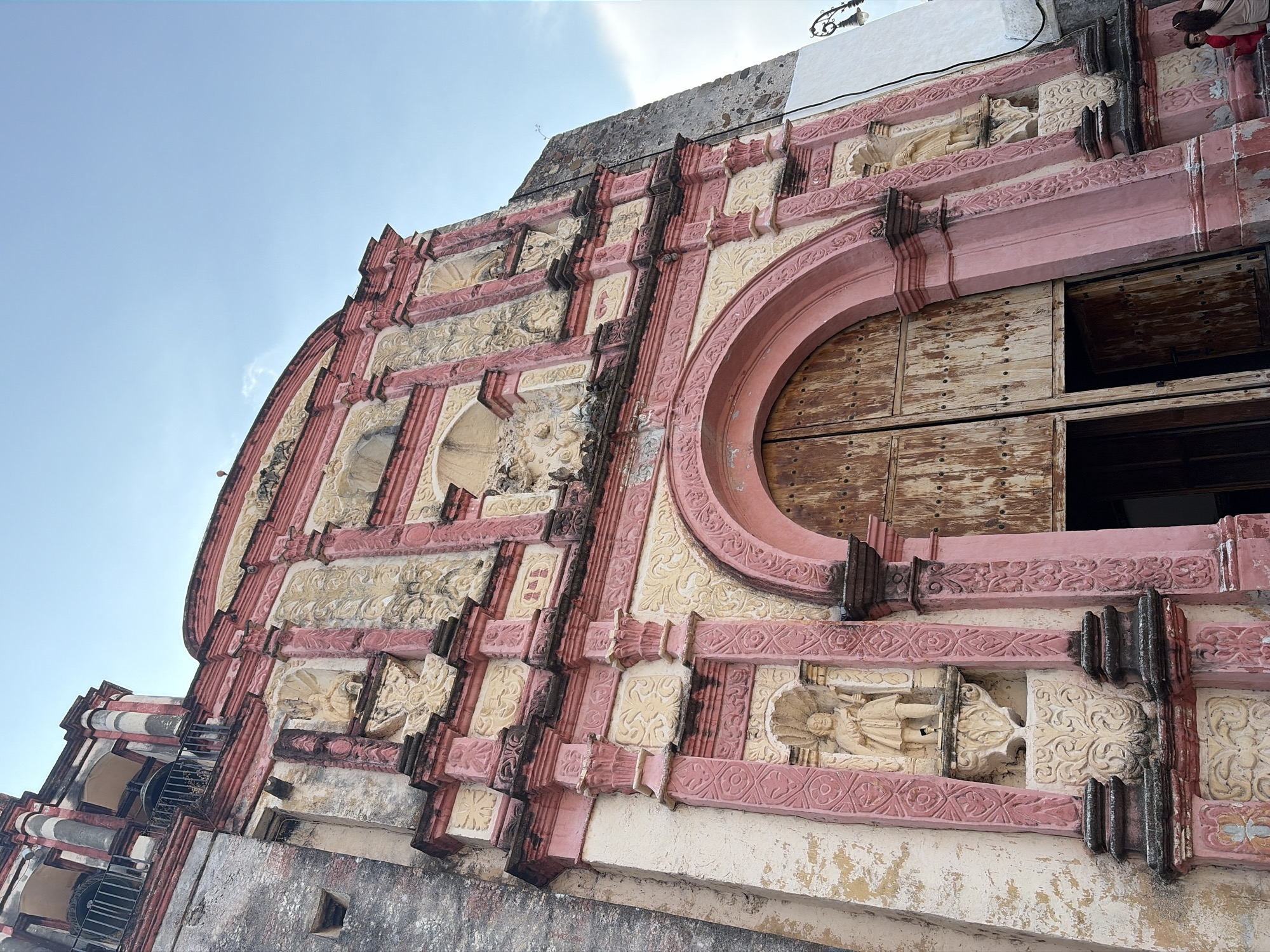 Evening documentation of Cuernavaca's religious sites and local commerce