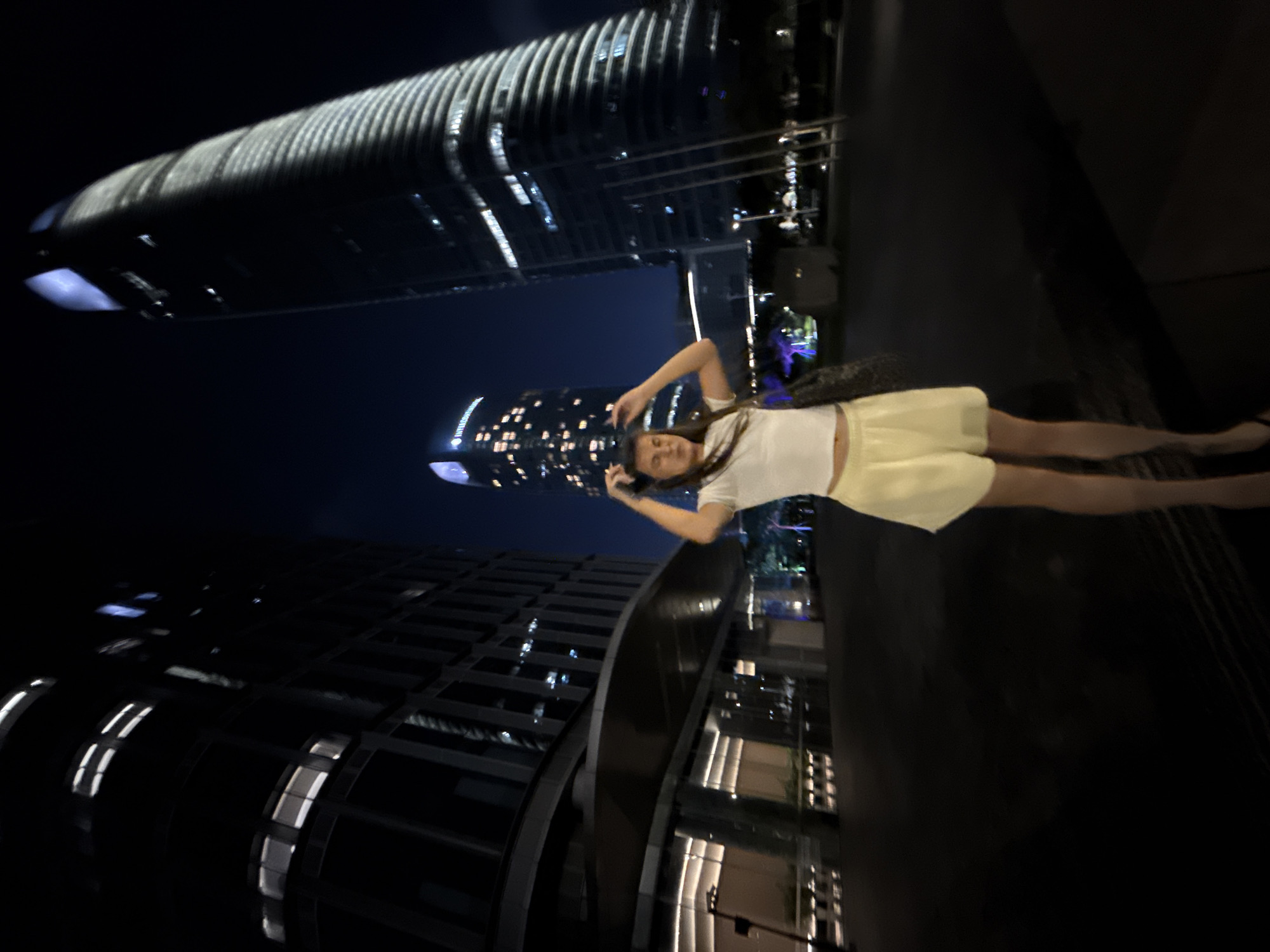 Night stroll through Haizhu District: street food, skyline, selfies