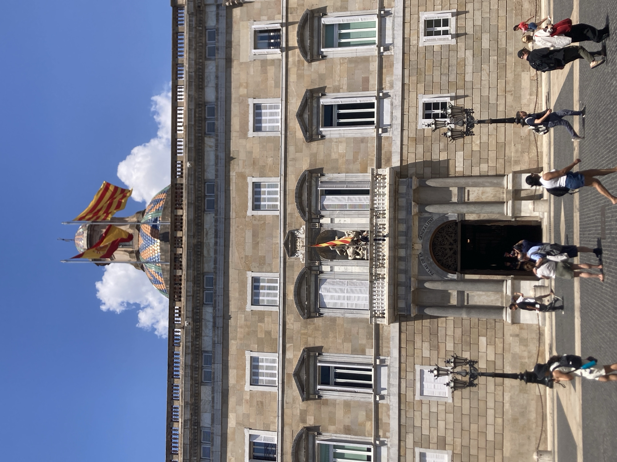 Morning stroll through Barcelona's historic centre, architecture and street details