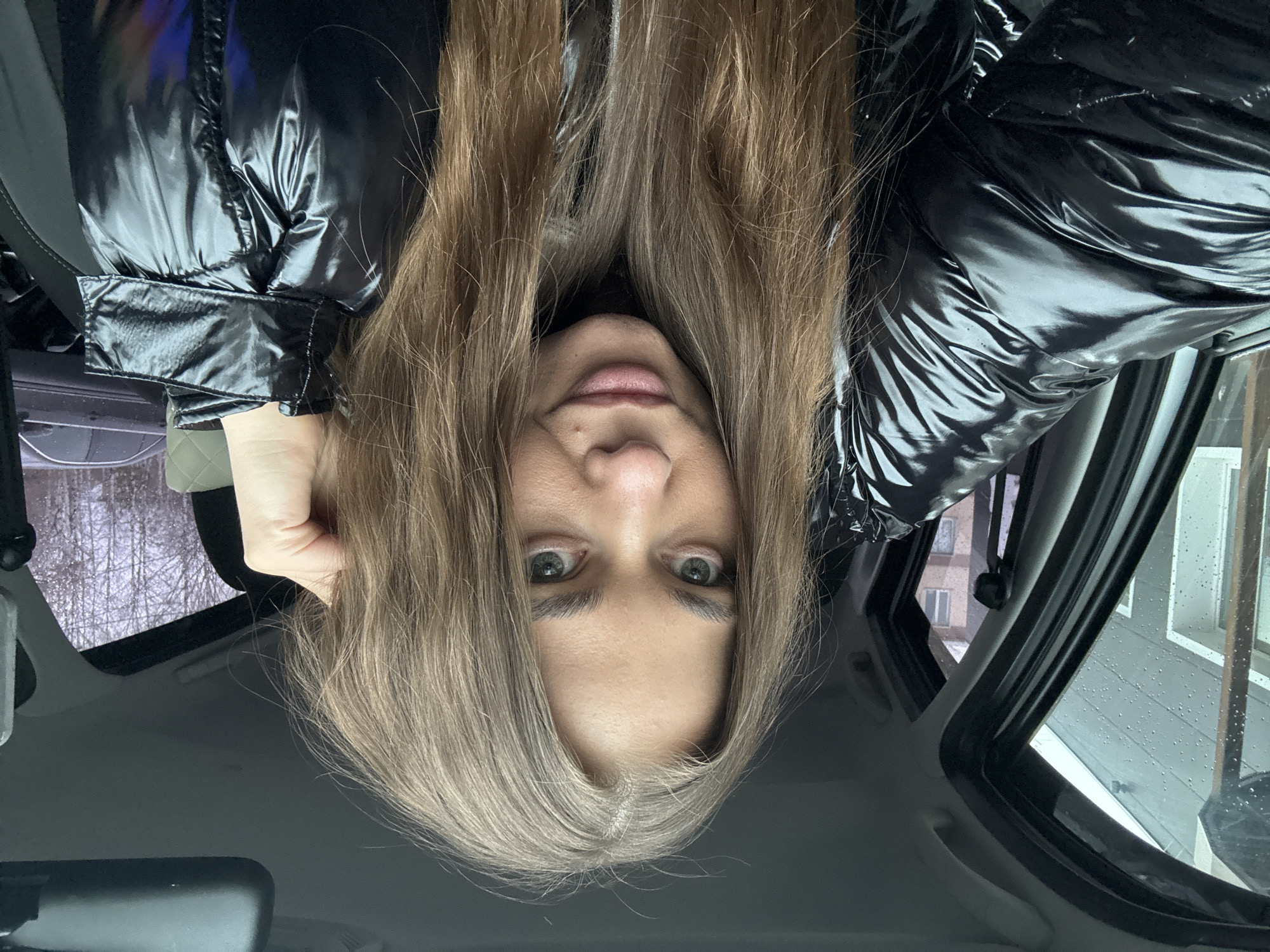 Woman documents rainy drive through Chernushka, Russia with selfies