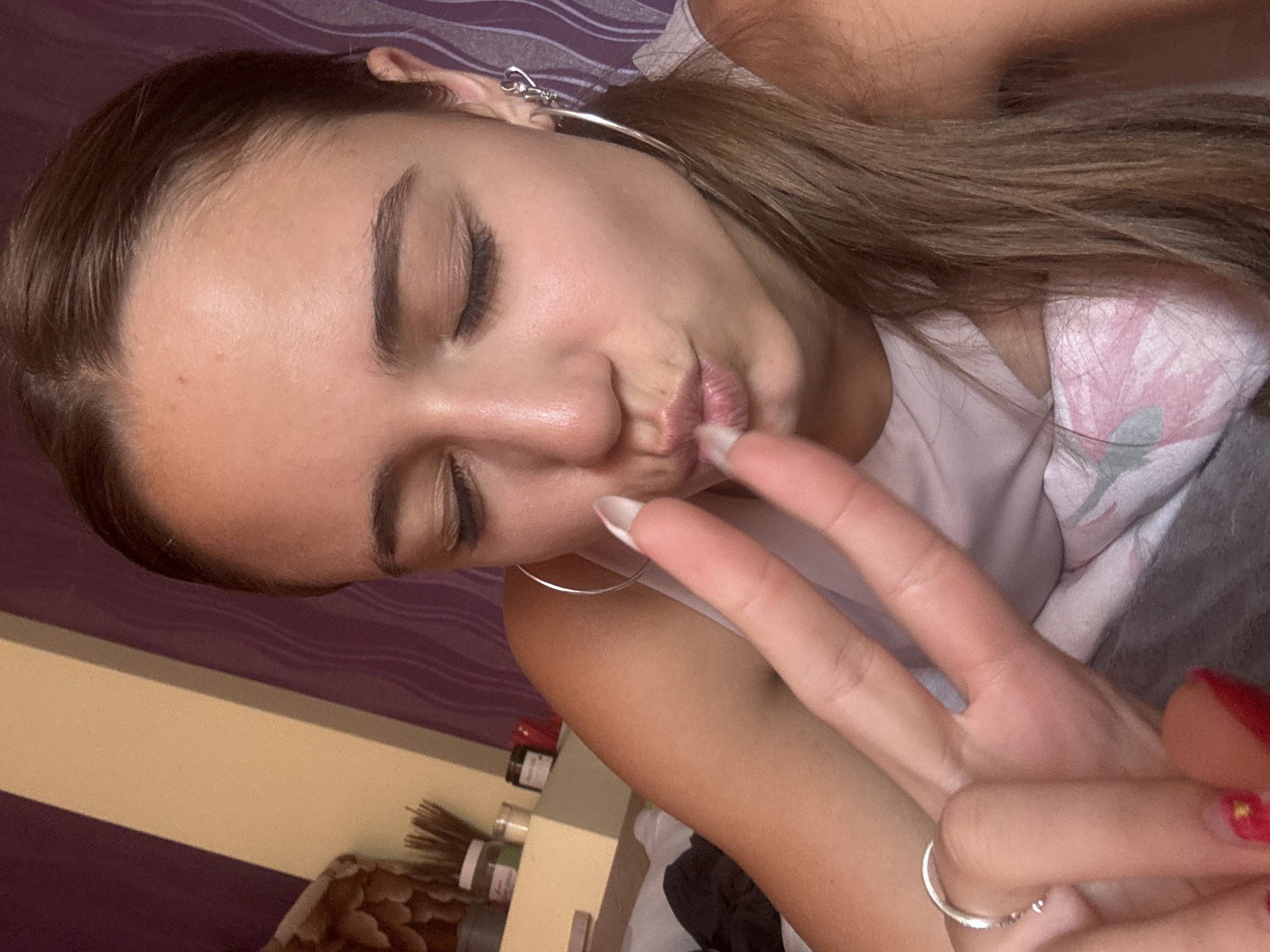 Lazy afternoon in a Pernik bedroom, selfies and a cat